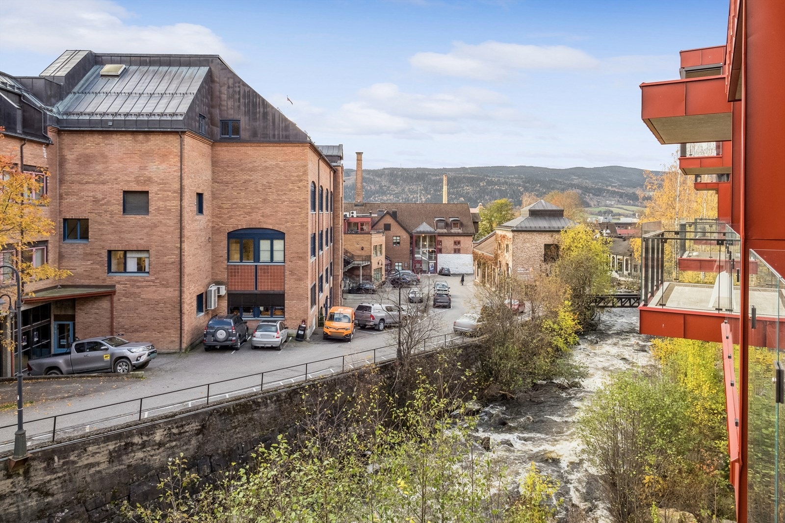 Mesnakvartalet har en svært sentral beliggenhet et stenkast fra gågata og Lilletorget. Galleribilde