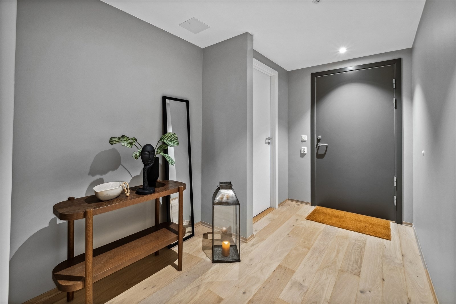 Romslig gang med god plass for garderobeløsninger m.m. Galleribilde