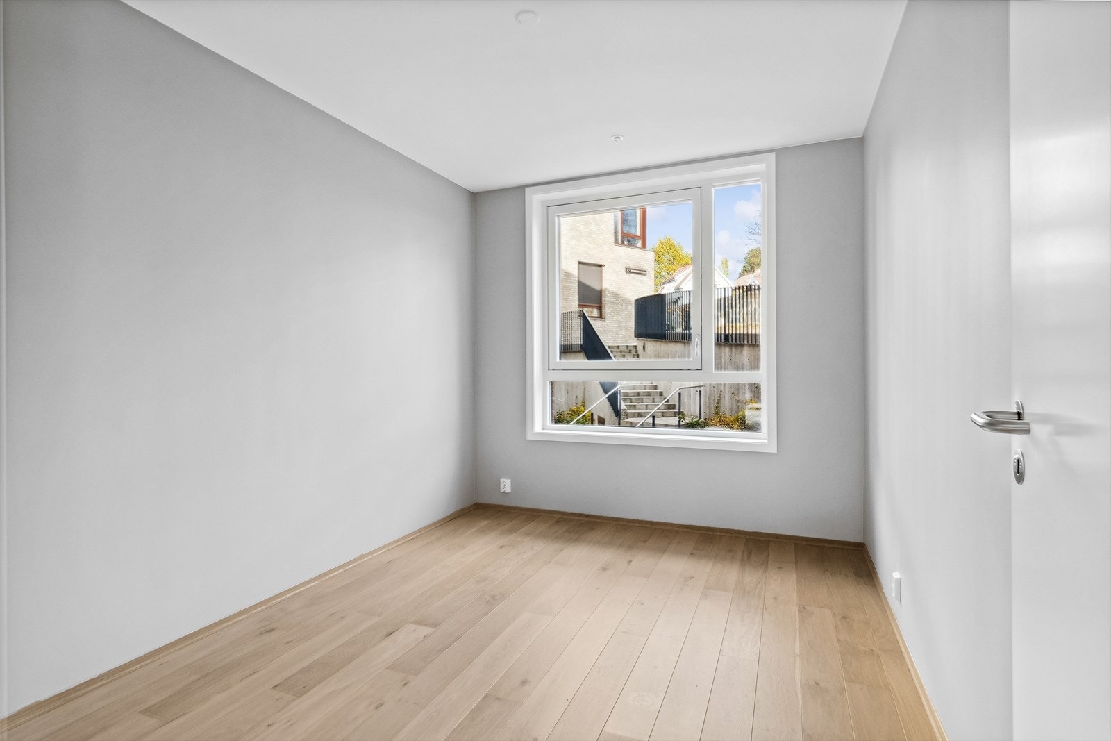 Soverommene er malt i lyse farger og har lekker én stavs eikeparkett som resten av leiligheten. Galleribilde