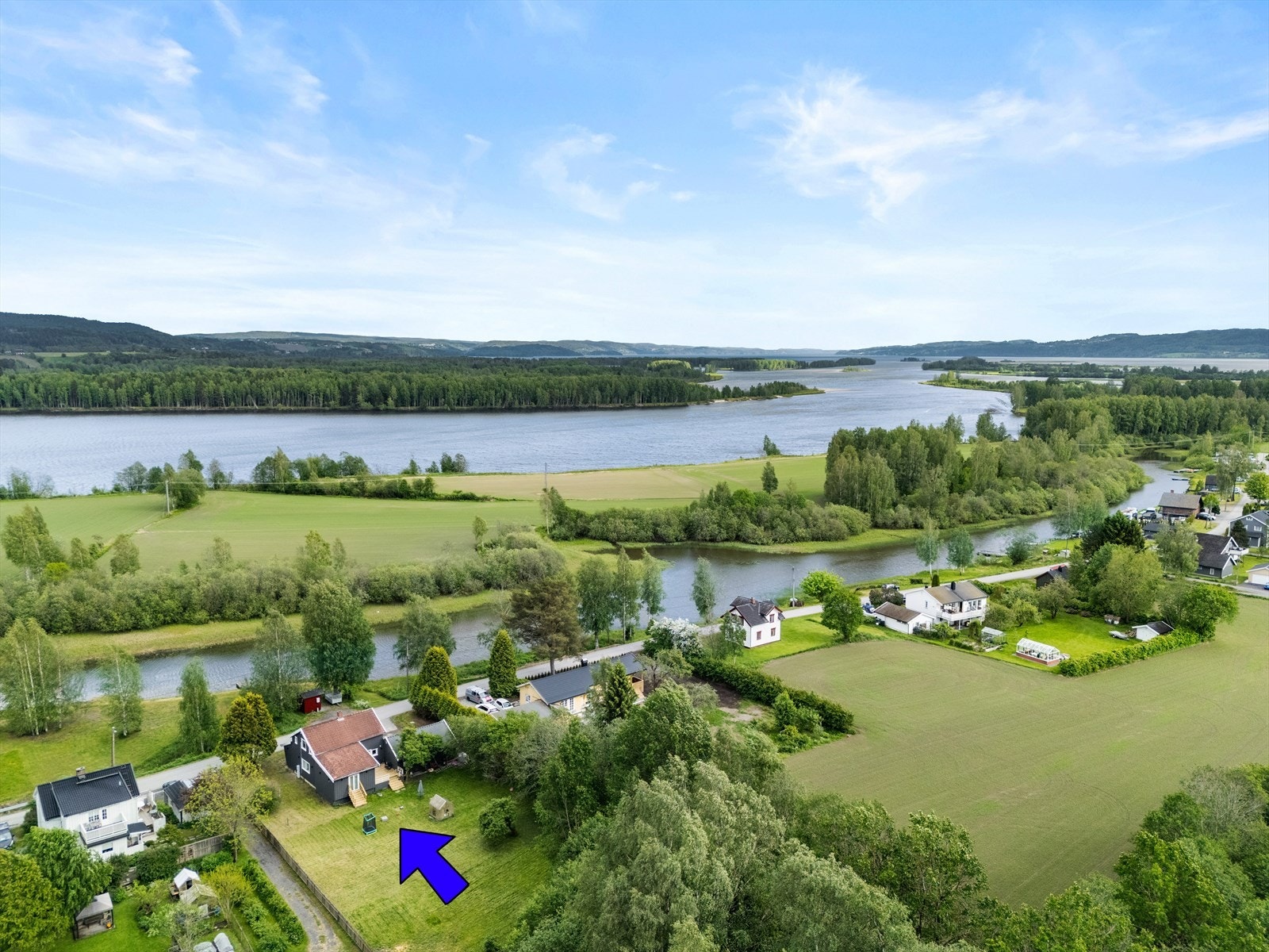 Attraktiv beliggenhet på Øya i Fetsund, omgitt av naturskjønne omgivelser i et rolig nabolag. Galleribilde