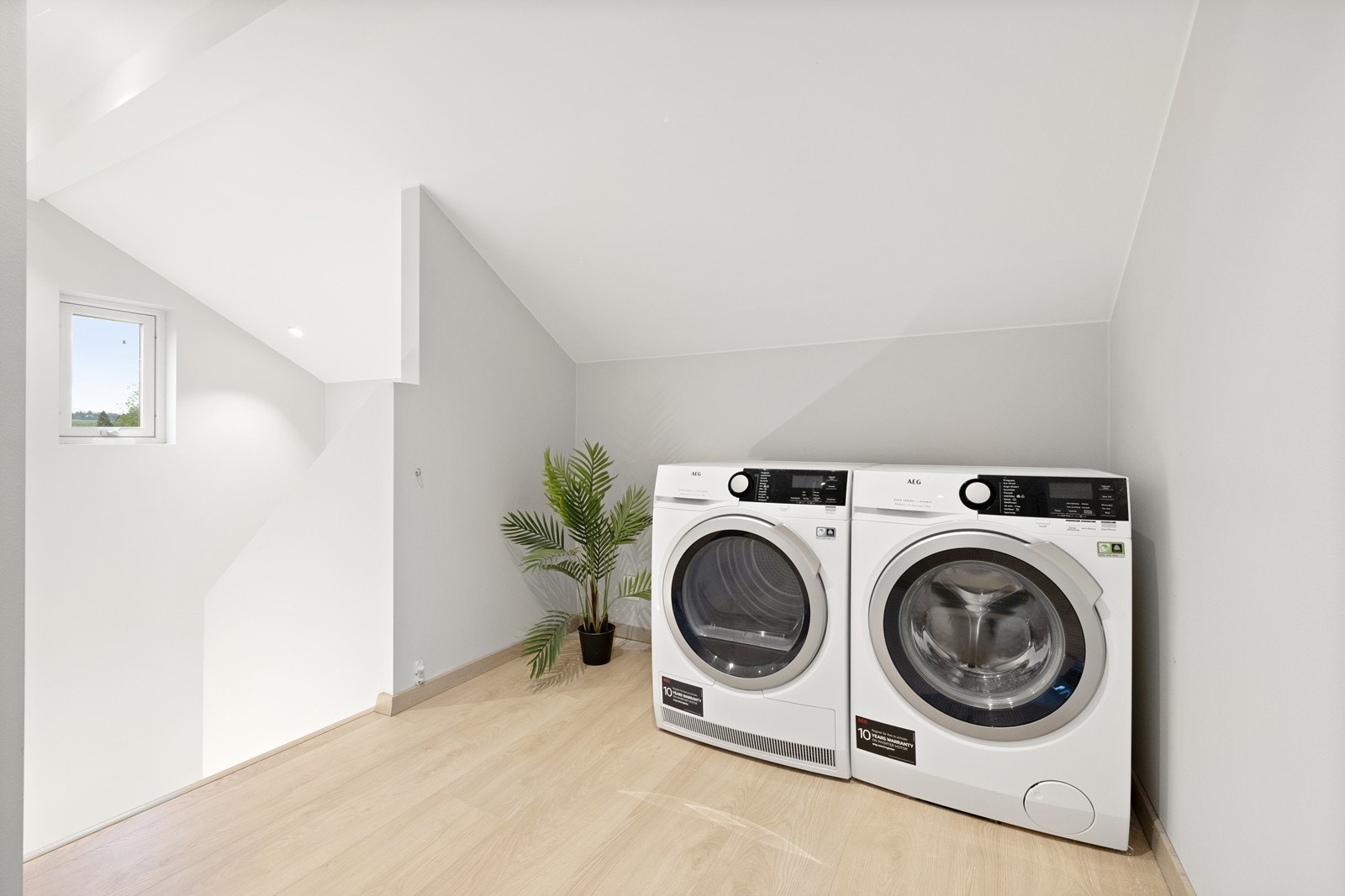 I trapperom er det etablert en nisje med vaskemaskin og tørketrommel. Galleribilde