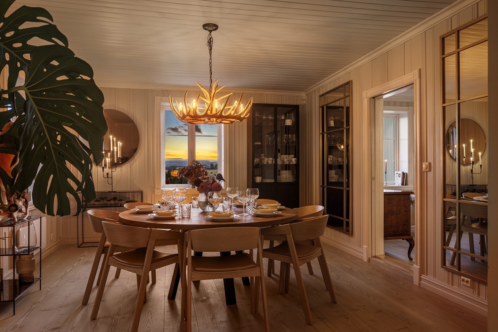 Her har du plass til stort spisebord og mange gjester. Galleribilde