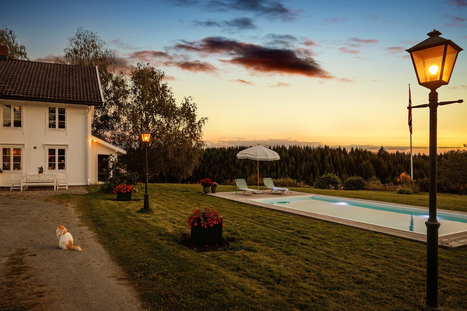 Det er også godt med utebelysning på eiendommen. Galleribilde