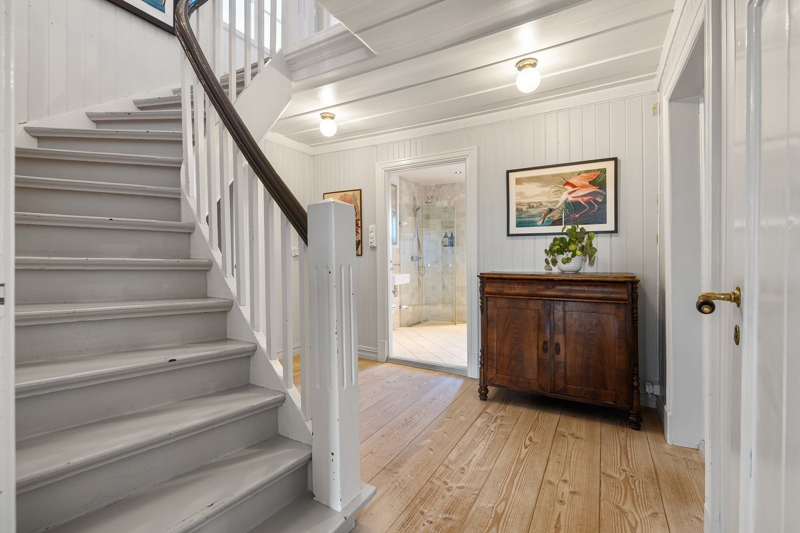 Trappeadkomst til boligens 2. etasje. Galleribilde