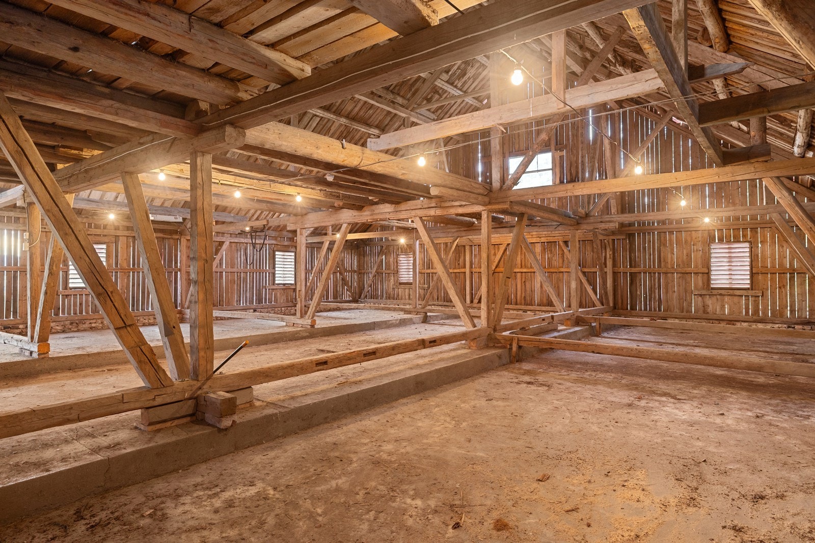 Låve med muligheter for låvefest og plass til øvrige feiringer som konfirmasjon, bryllup etc. Galleribilde