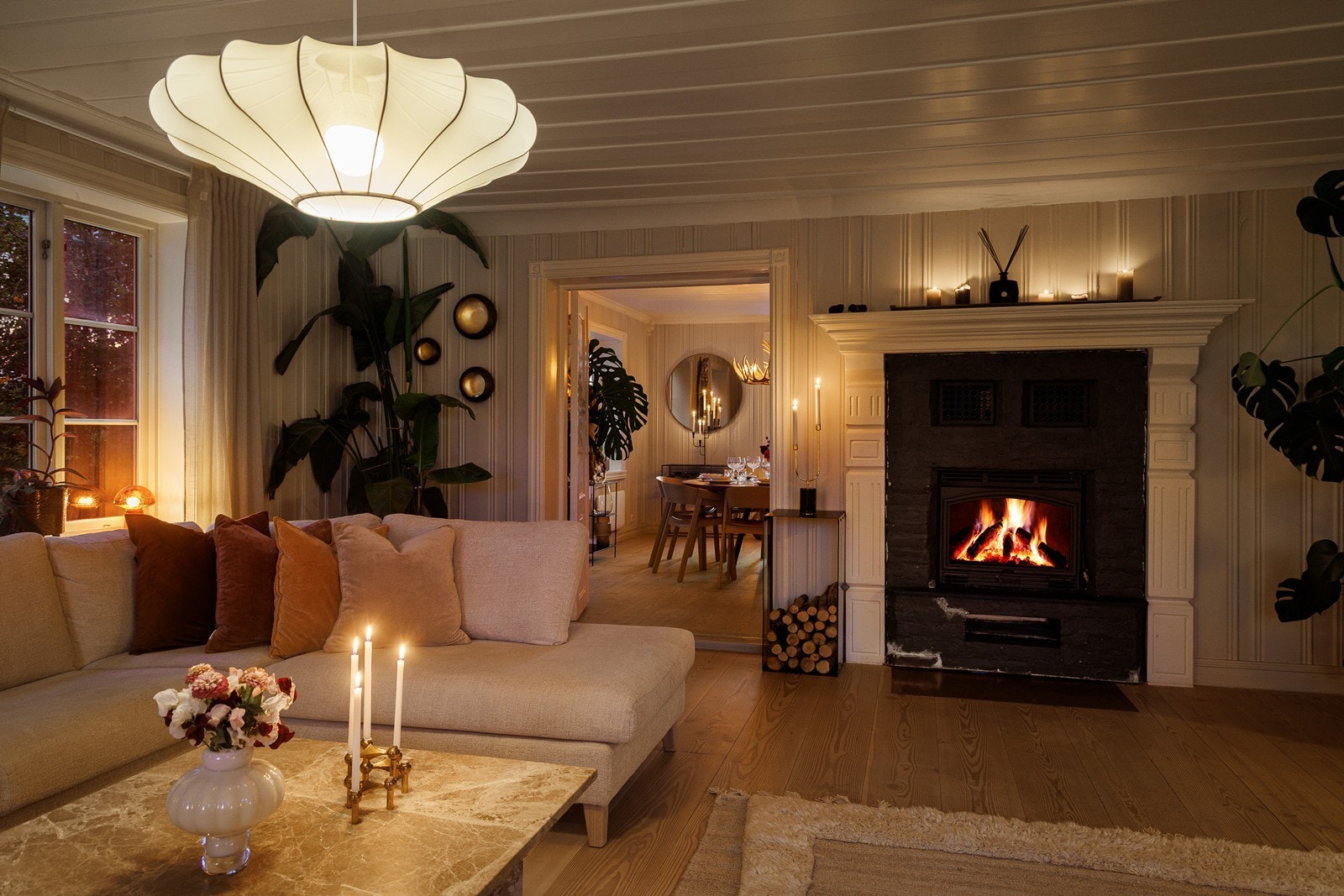 Her har du godt med plass til sofamøblement og det du måtte ønske av møbler. Galleribilde