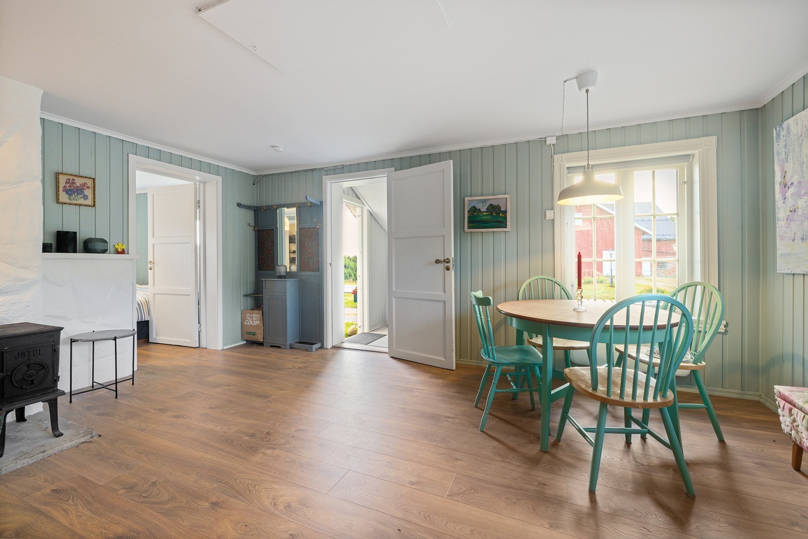 Koselig stue med Jøtul vedovn. Galleribilde