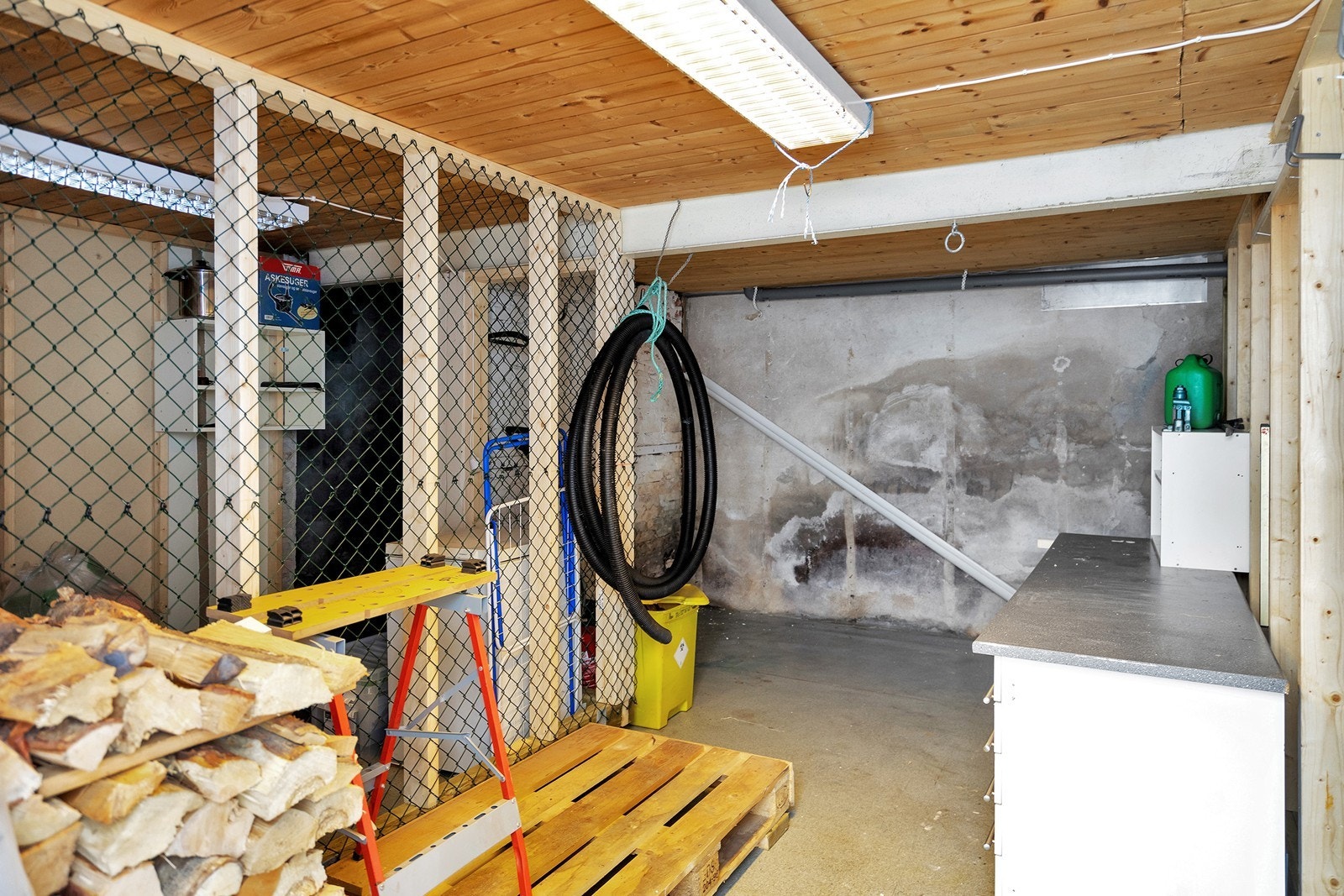 Bod/ oppevaringsplass tilhørende leiligheten. Galleribilde