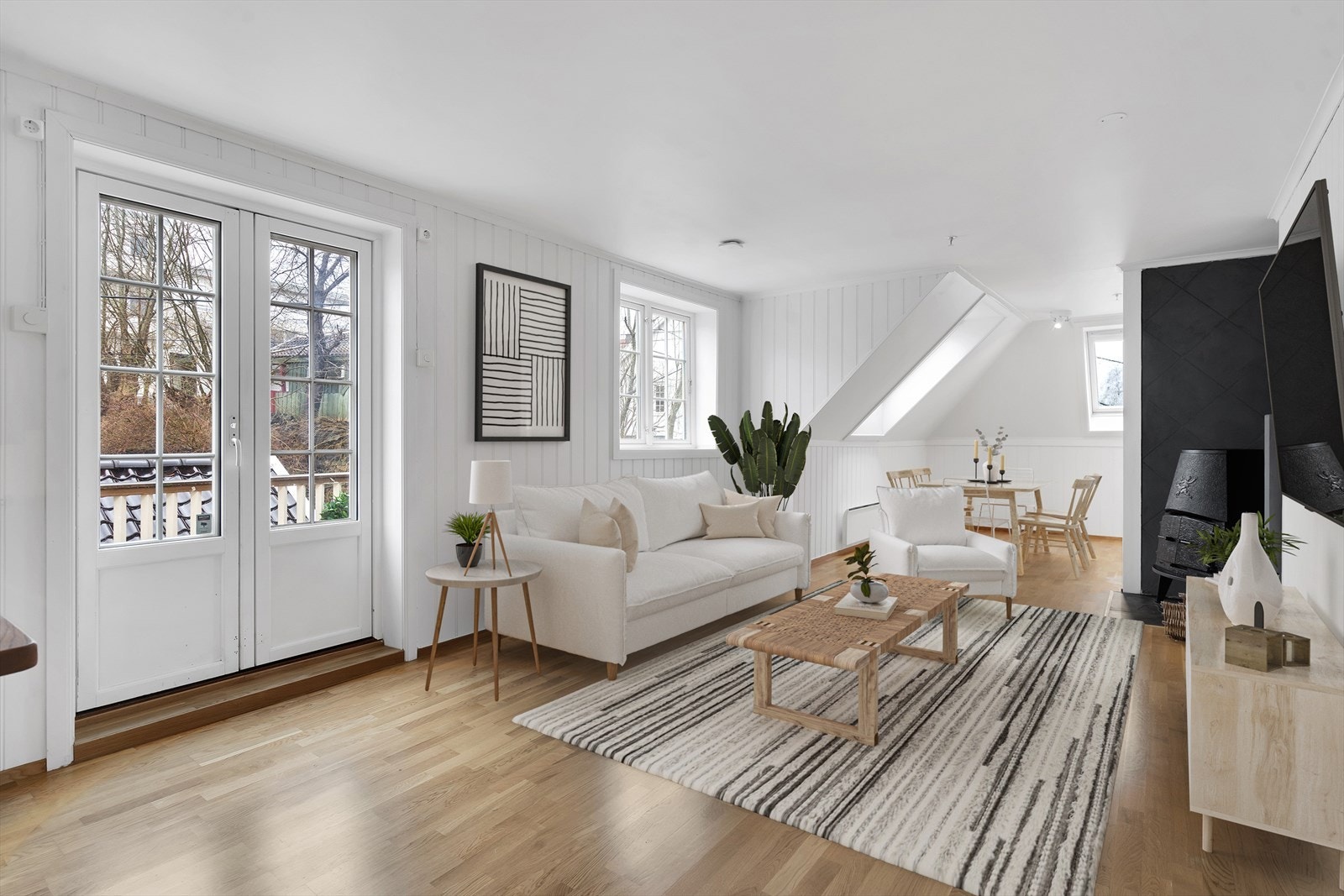 Lys og romslig stue med god plass til spisegruppe. Bildet er digitalt stylet. Galleribilde