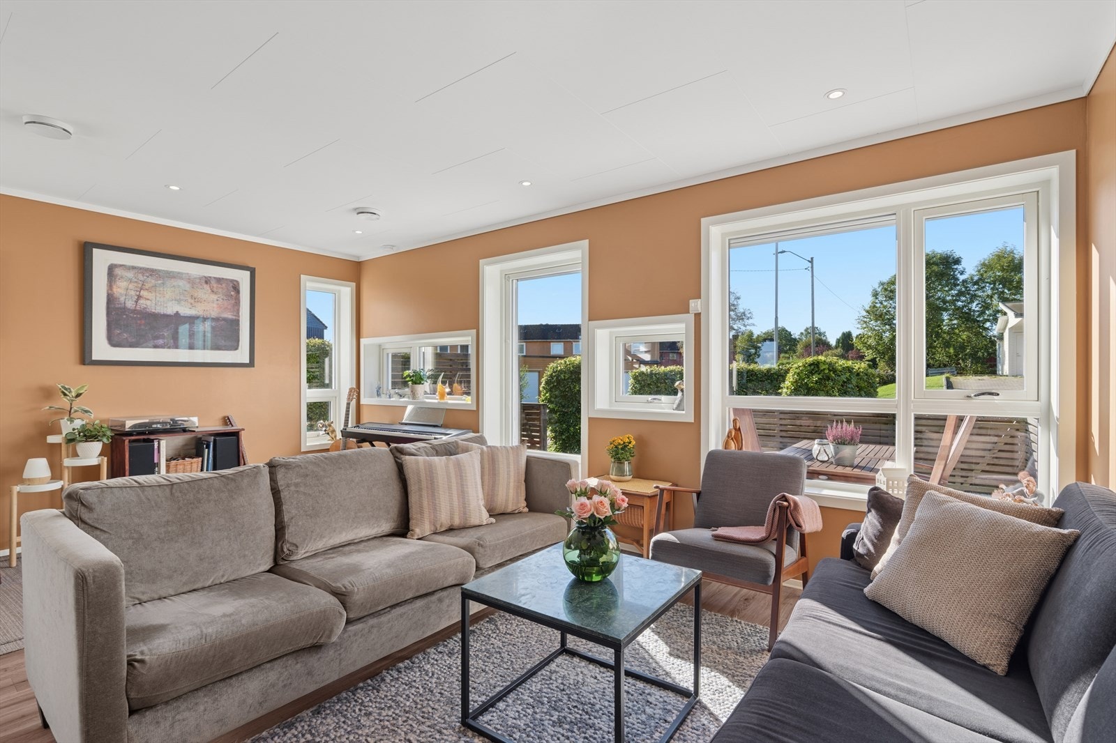 Stua er malt i en behagelig og moderne farge. Galleribilde