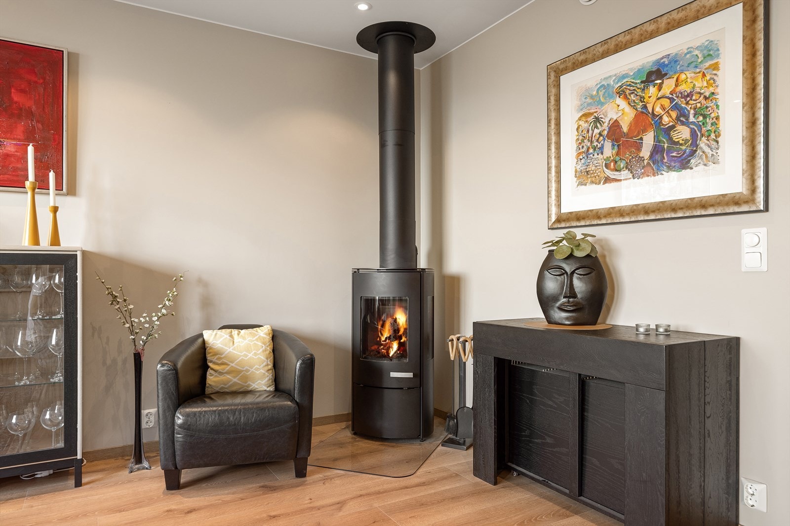 Peisen bidrar med både varme og hygge på kjølige dager. Galleribilde