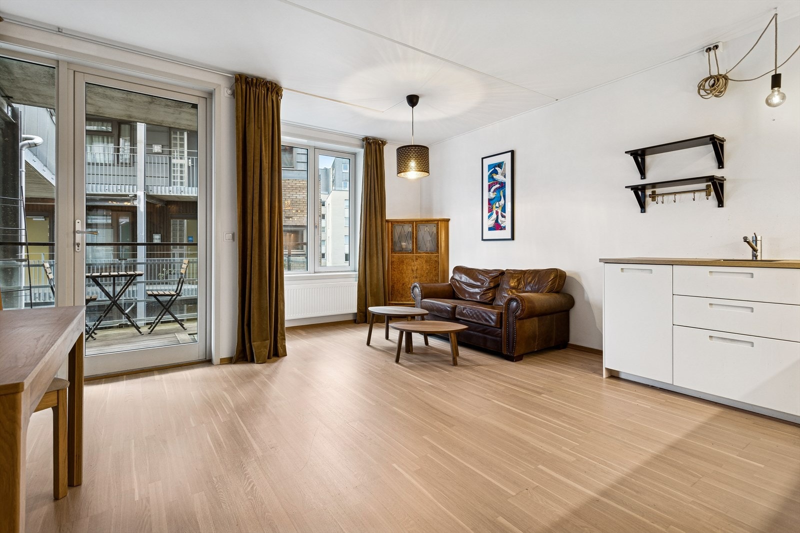 DNB Eiendom v/Jørgen Bratberg Michaelsen tlf. 47613726 ønsker deg velkommen til fjerde etasje i Dyre Halses Gate 6! Galleribilde