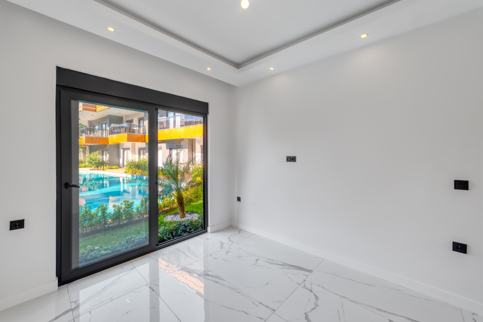 View from bedroom towards garden - pool Galleribilde