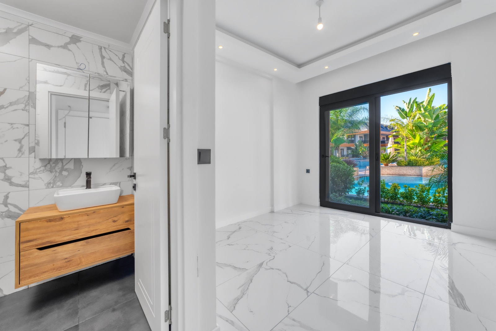 Master bedroom with Bathroom Galleribilde