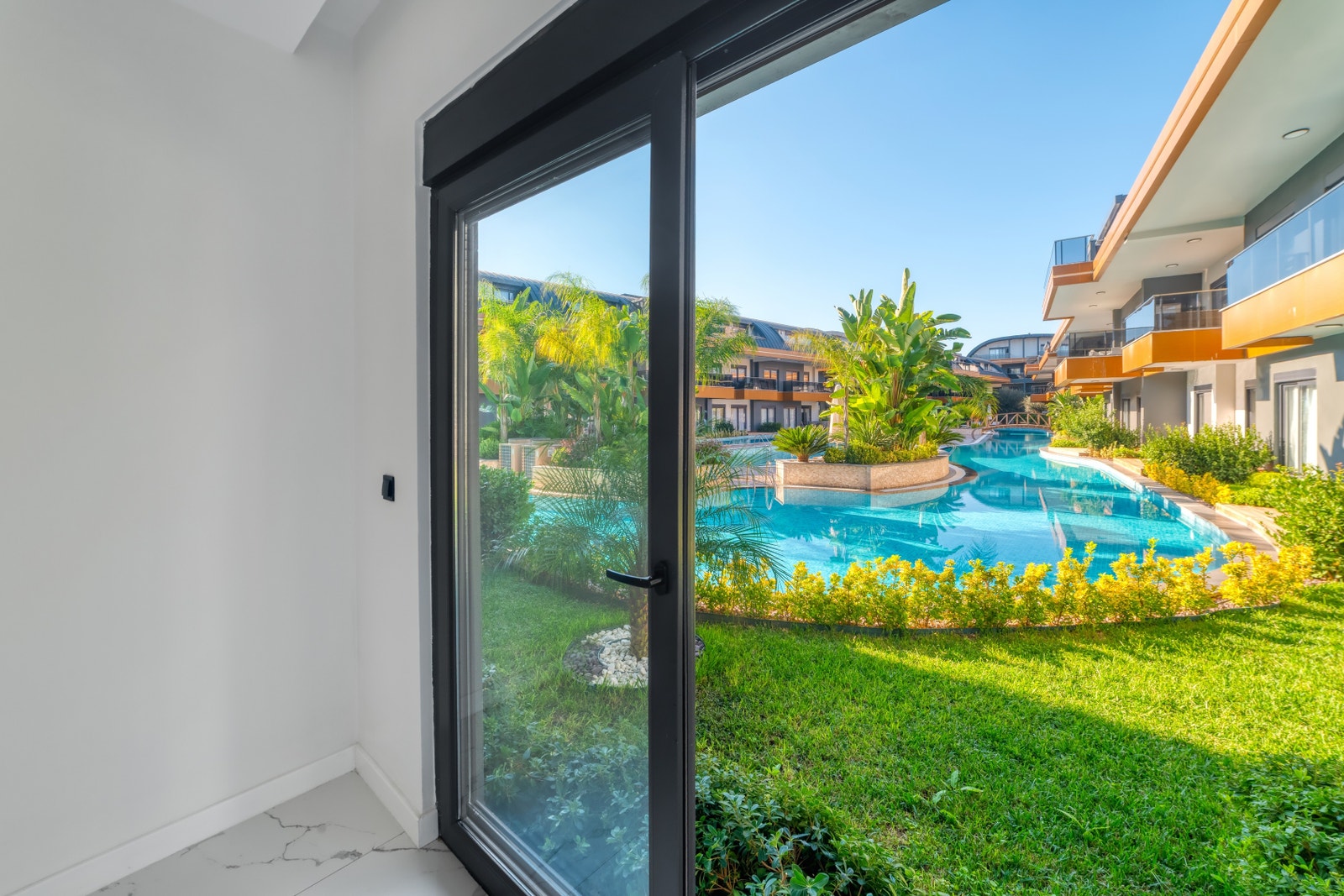 View from bedroom towards garden - pool Galleribilde