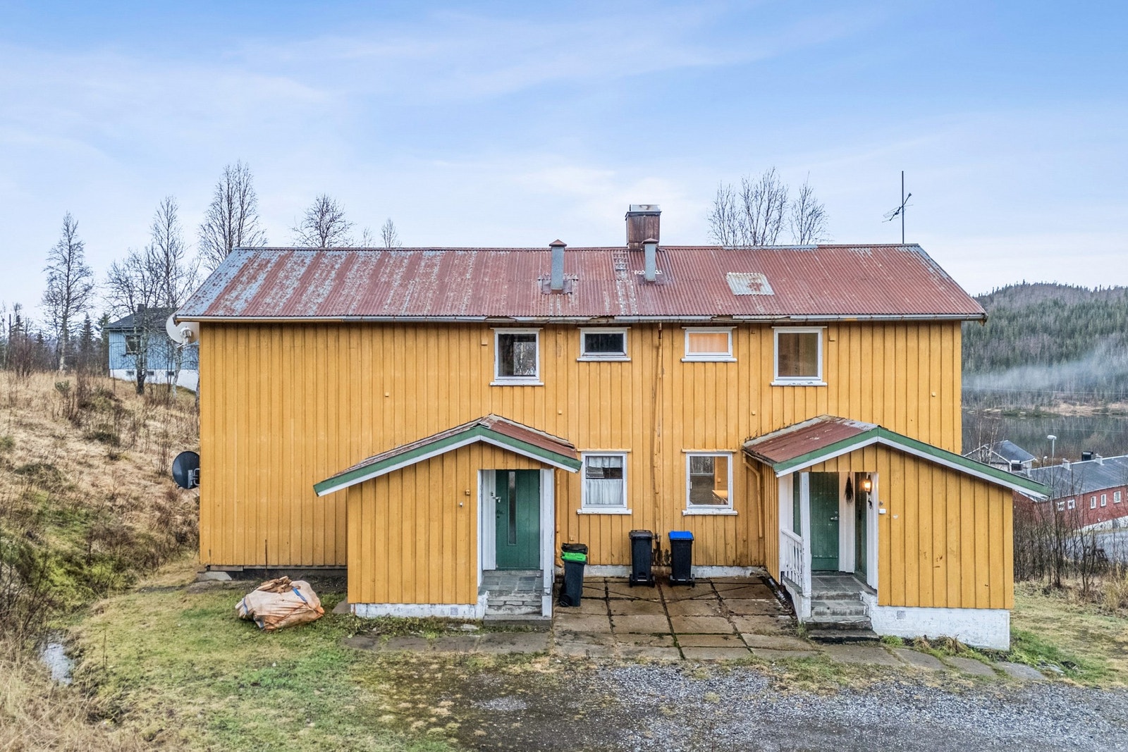 Parkering på tomten. Galleribilde