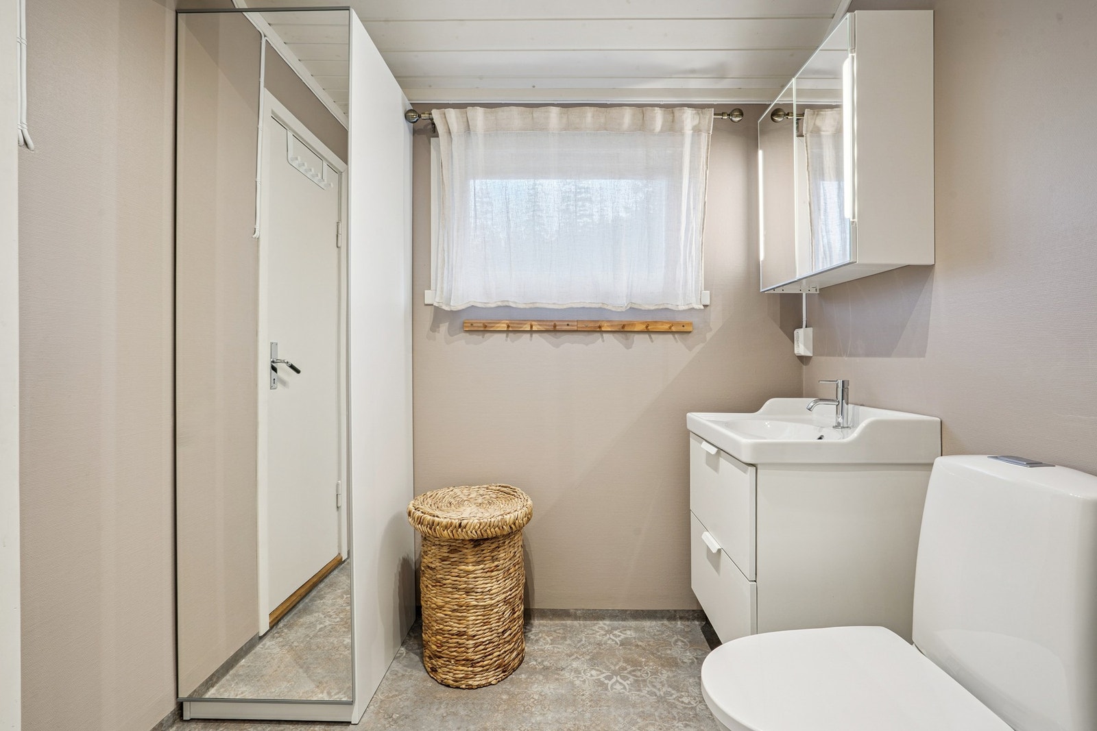 Elektriske termostatstyrte varmekabler i gulvet på bad/wc. Galleribilde