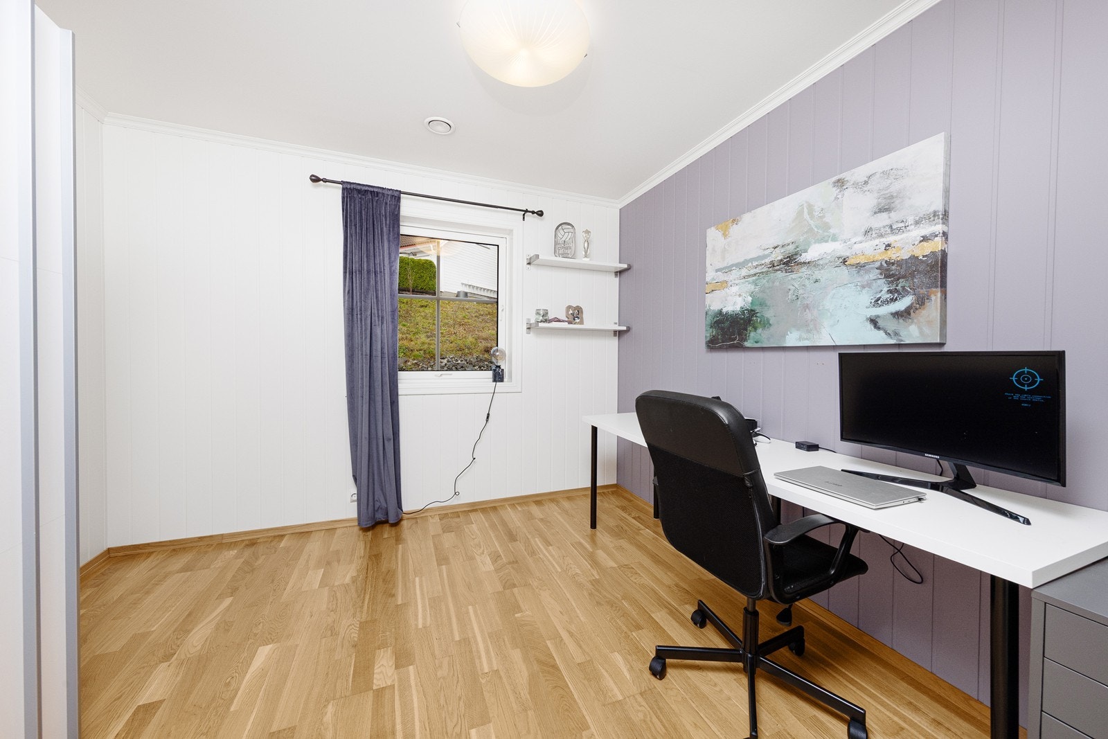 Soverom 2 - Rommet er ideelt som barnerom, gjesterom eller kontor. Galleribilde