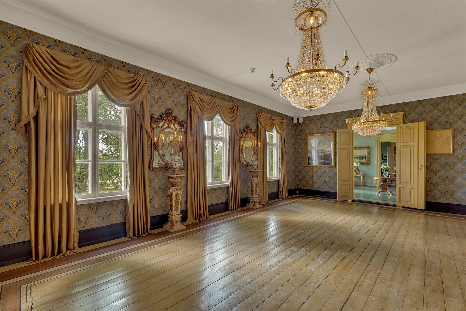 Imponerende ballsal med herskapelig atmosfære - et rom fylt med historie og eleganse Galleribilde