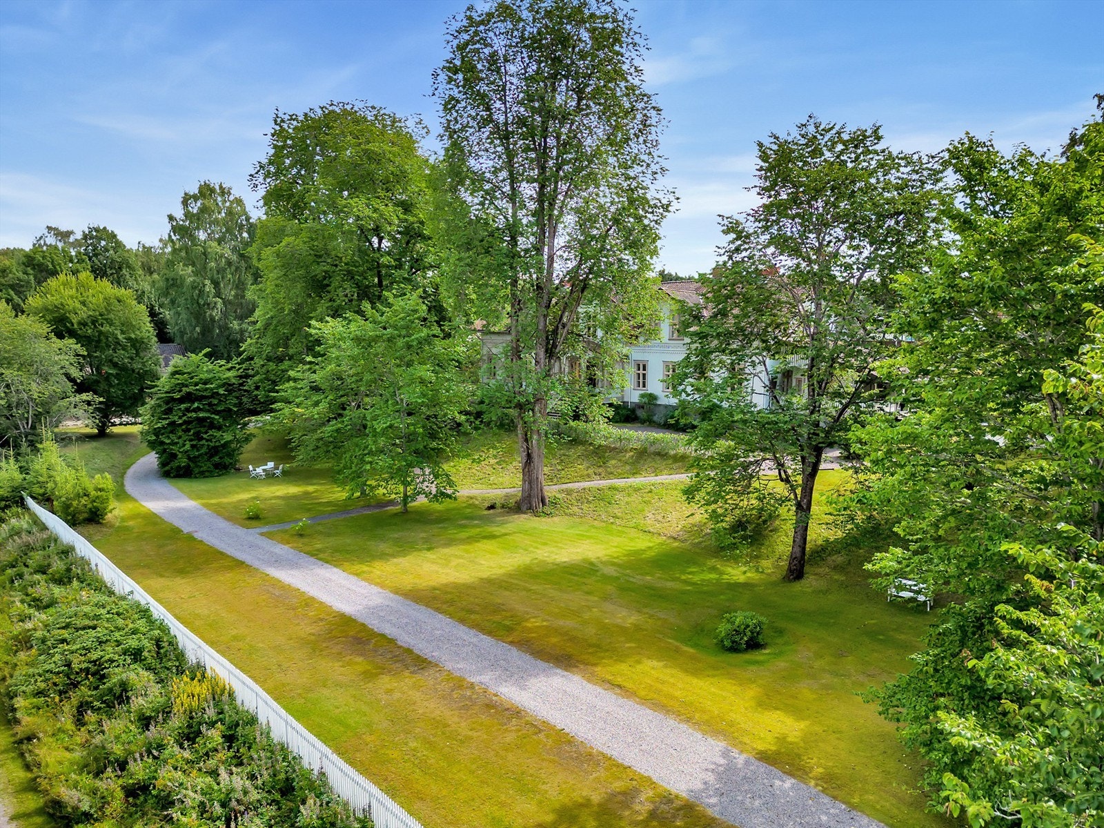 Meget gjennomført uteområde Galleribilde