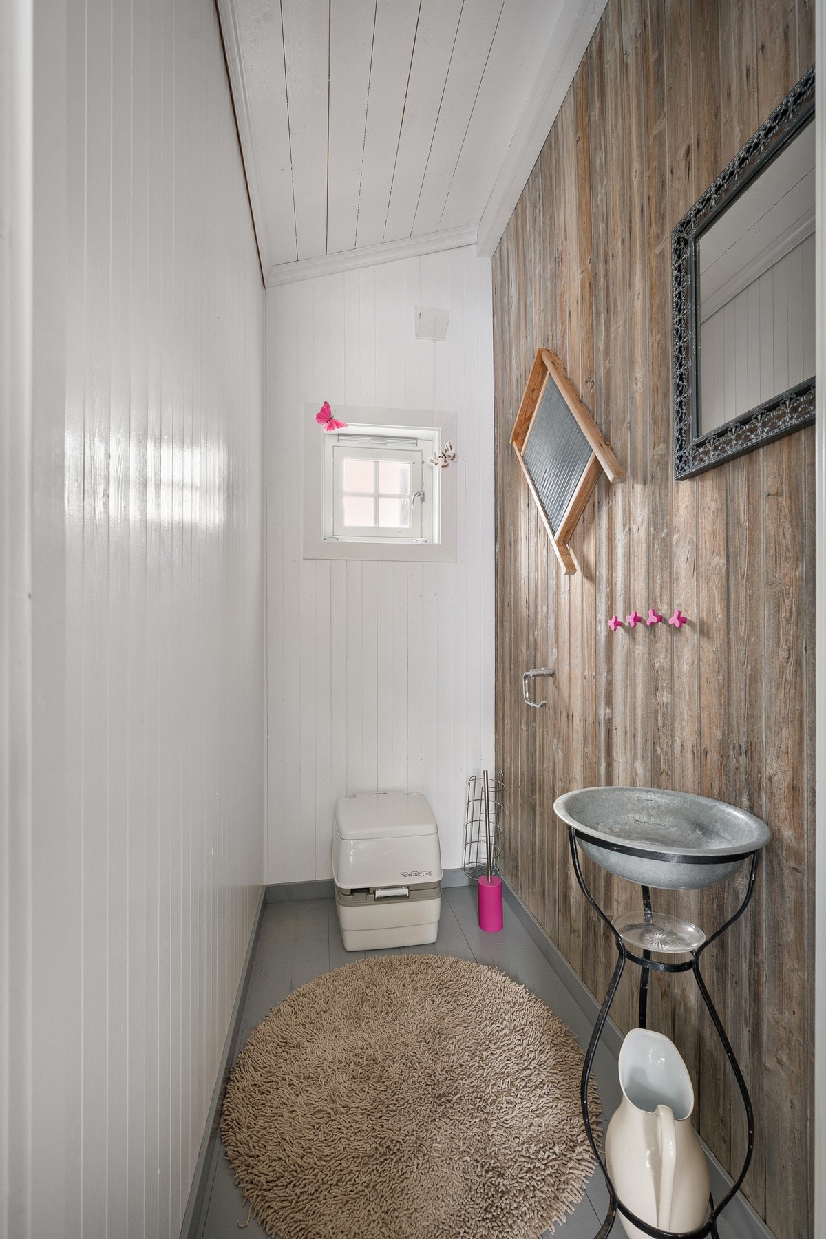 Toalettrom med Porta Potti Galleribilde