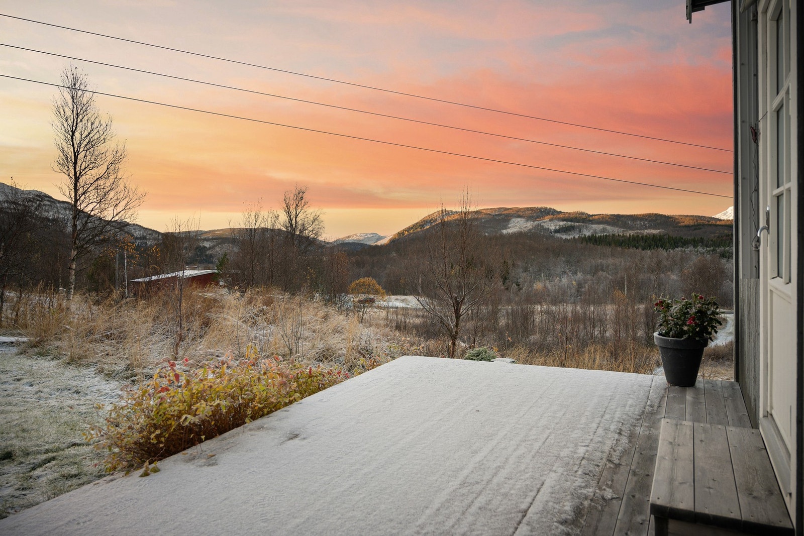 Veranda ble bygd i 2013 og gir et flott oppholdsområde utendørs Galleribilde
