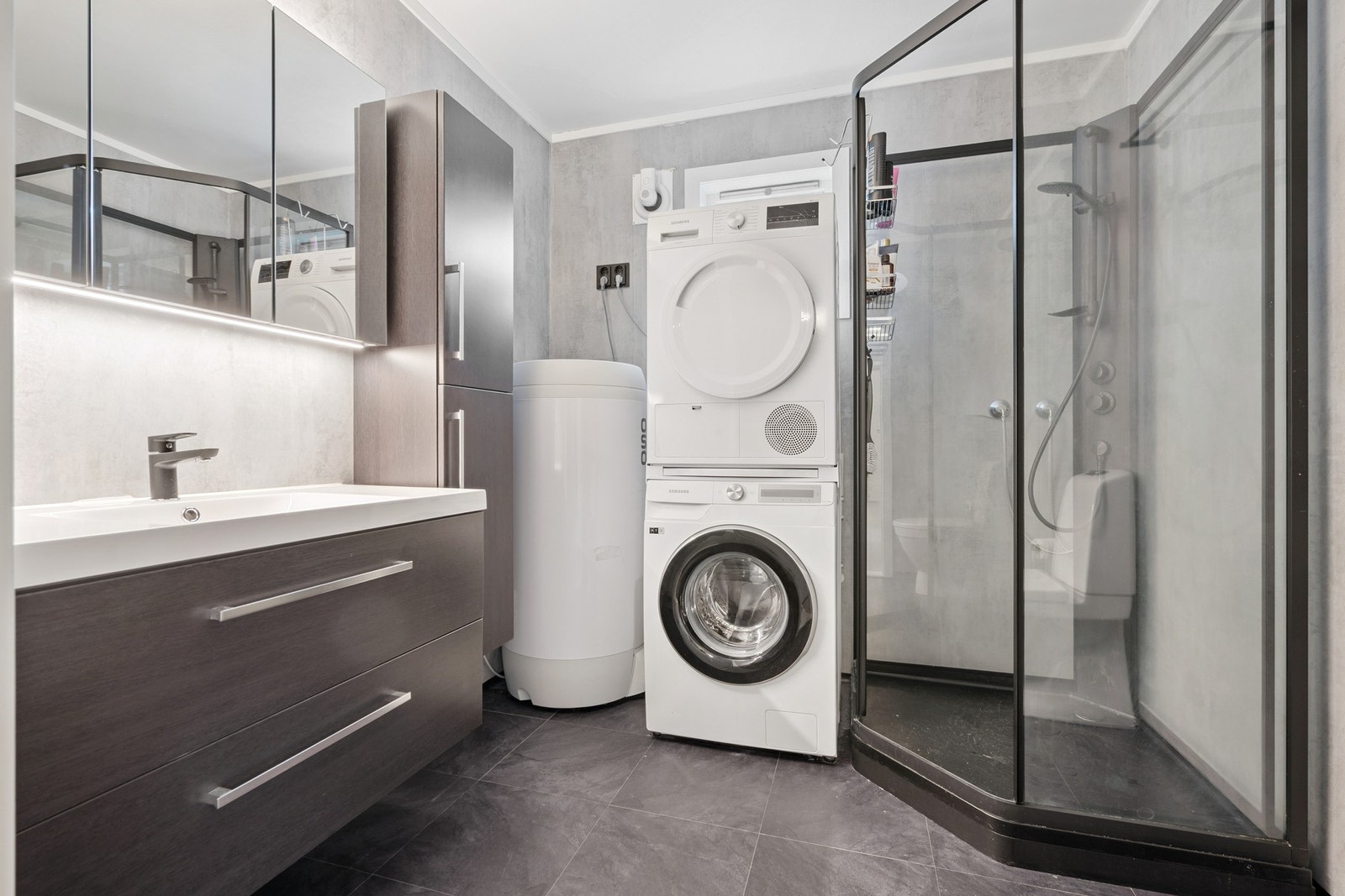 Flott og romslig baderom med mange oppgraderinger fra 2023. Galleribilde