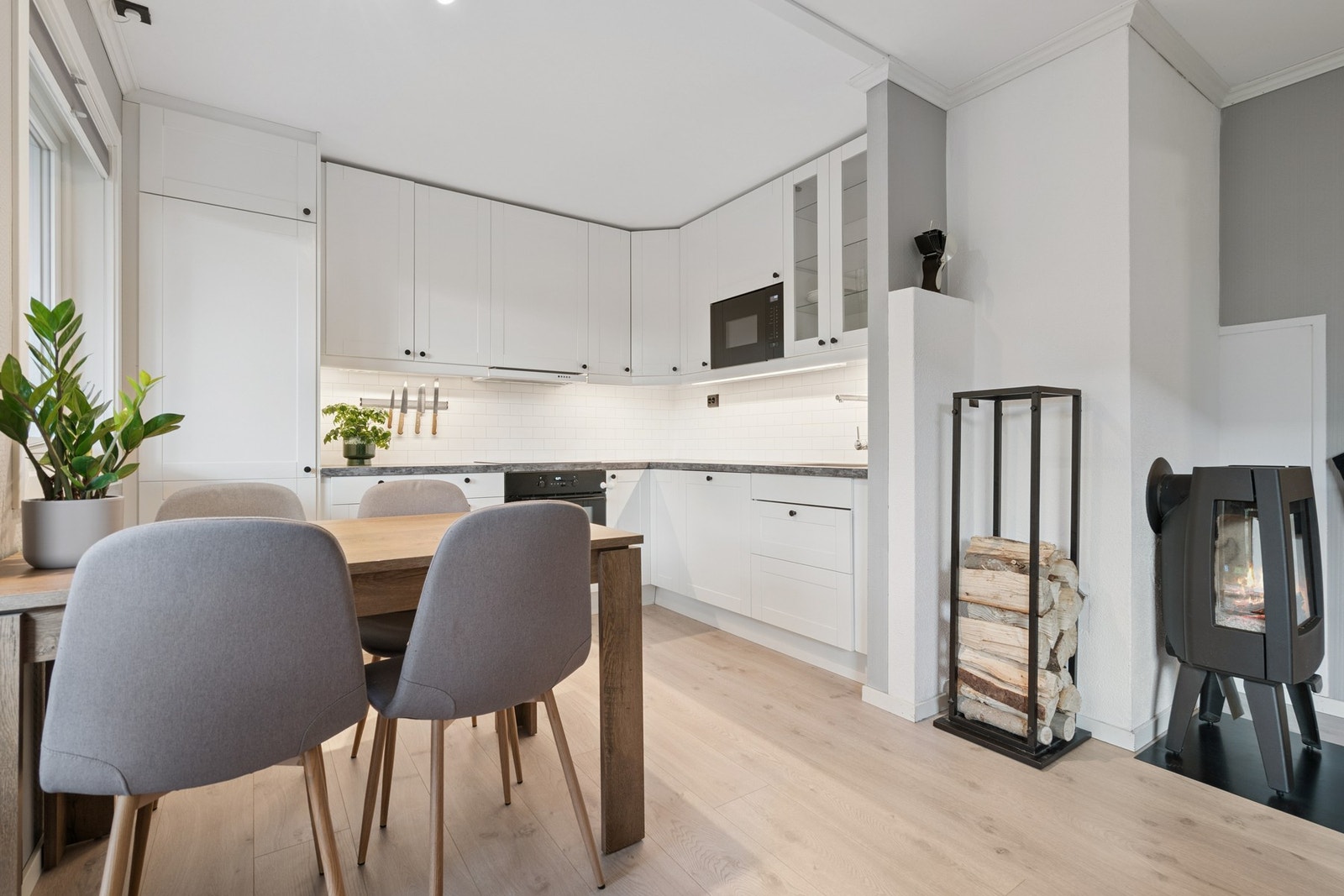 En flott og innbydende 3-roms andelsleilighet i sentrumsnære omgivelser. Galleribilde