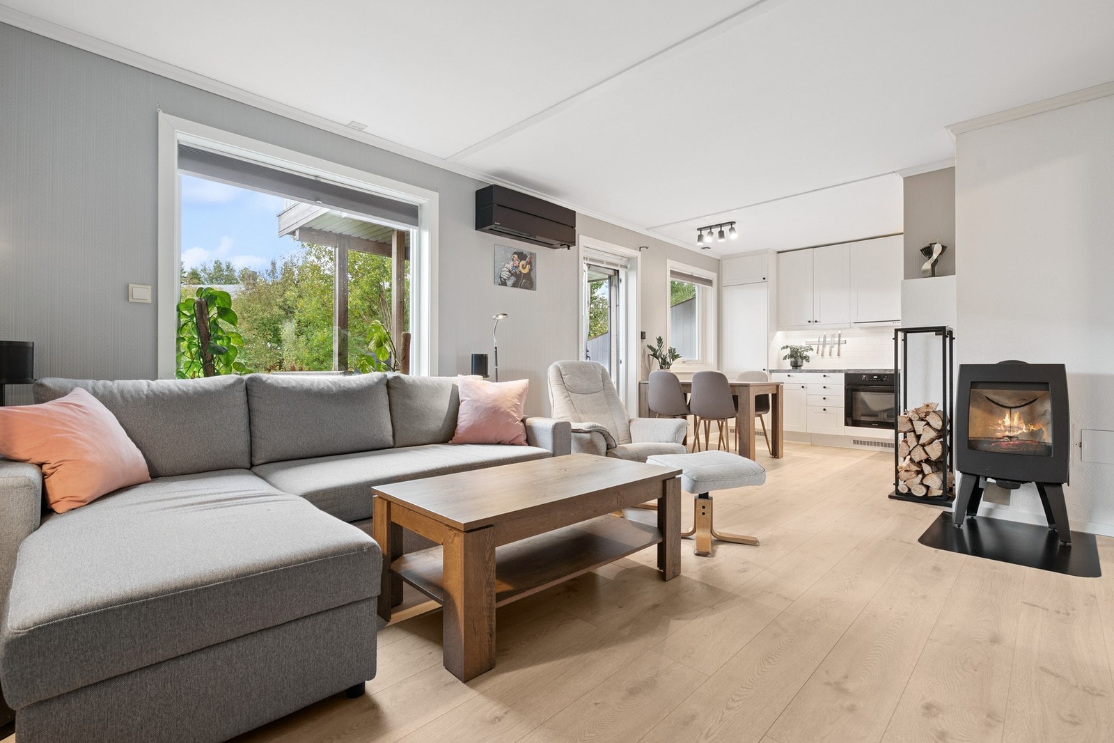 Velkommen til Haldsvågsvingen 9 - Presentert av EiendomsMegler1 Lofoten! Foto: EFEKT. Galleribilde