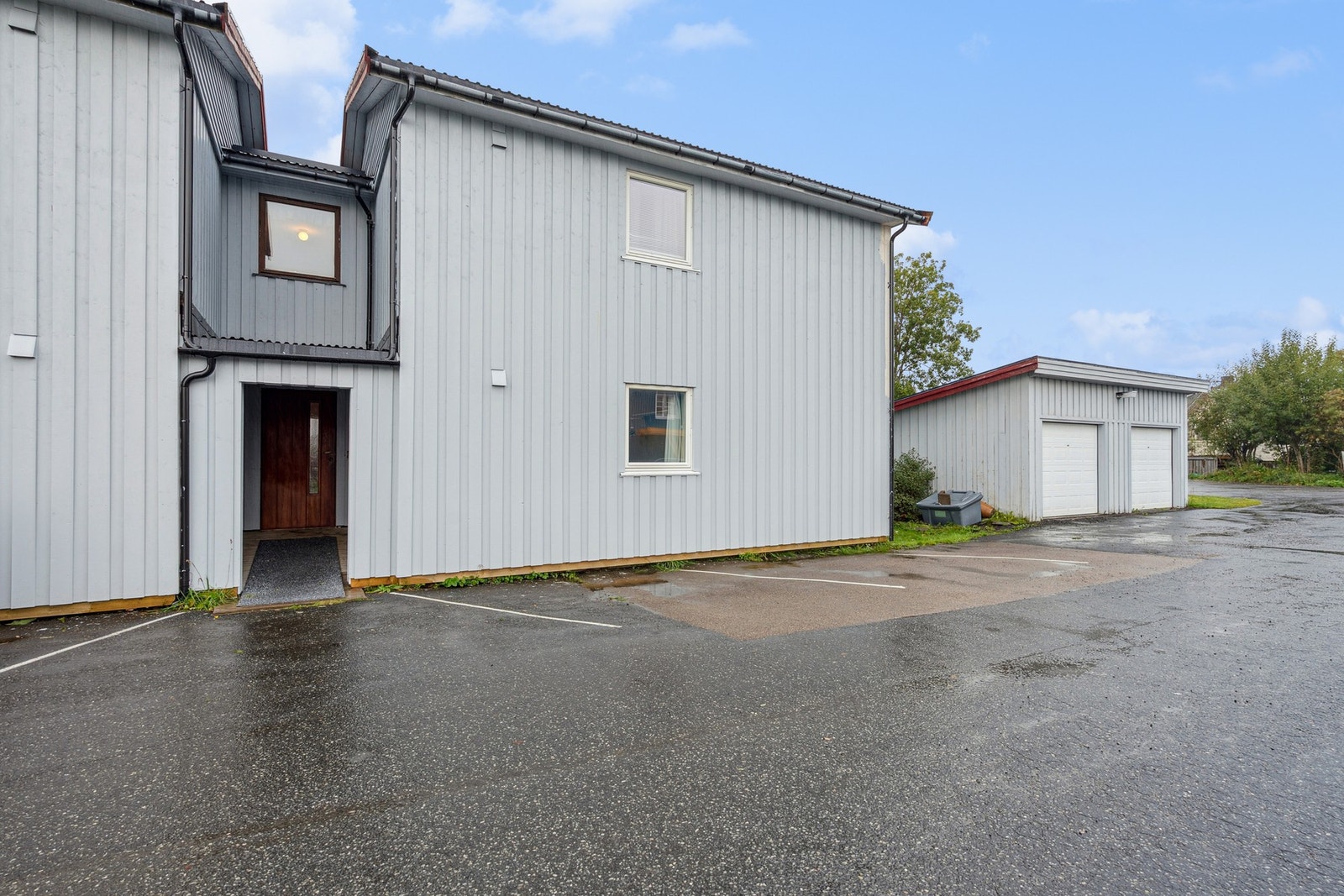 Kostnader som blant annet kommunale avgifter, renovasjon og bygningsforsikring er inkludert i de månedlige felleskostnadene. Galleribilde