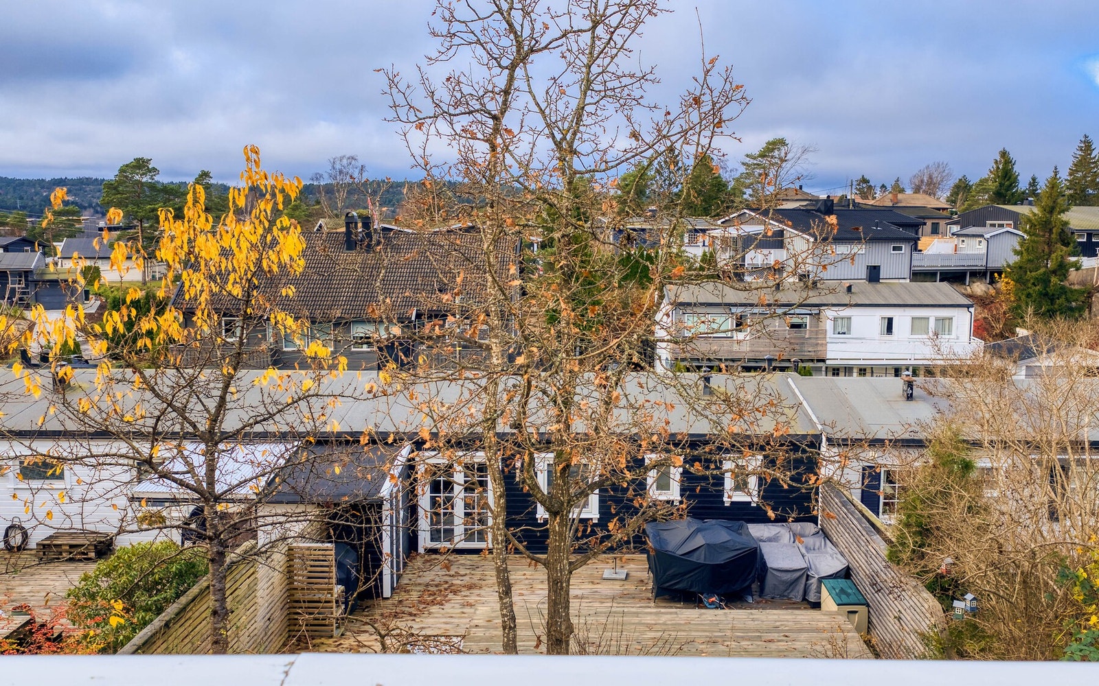 Herfra får du fin utsikt over nabolaget med gode solforhold. Galleribilde
