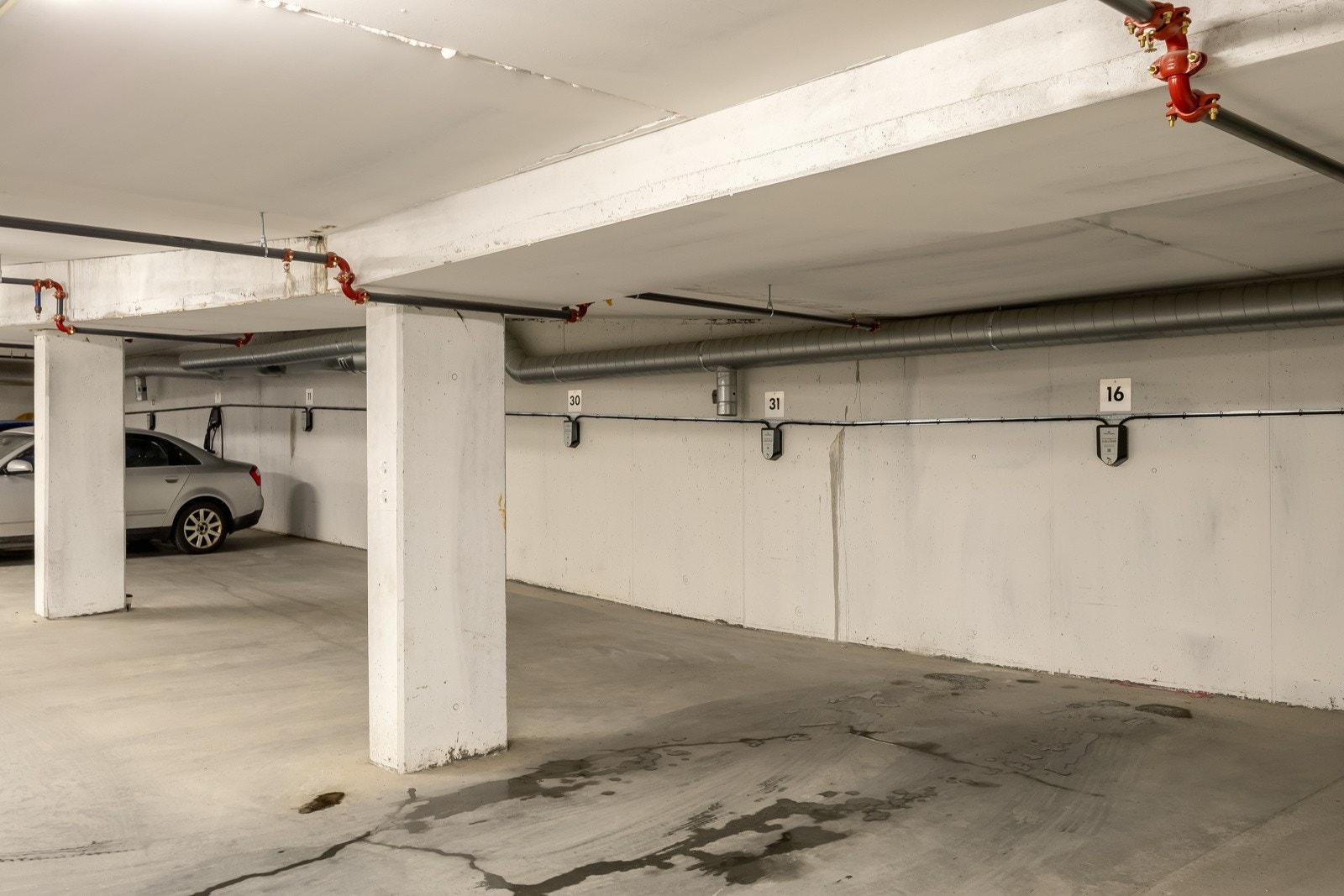 Fast parkeringsplass i oppvarmet kjeller medfølger handelen. Galleribilde