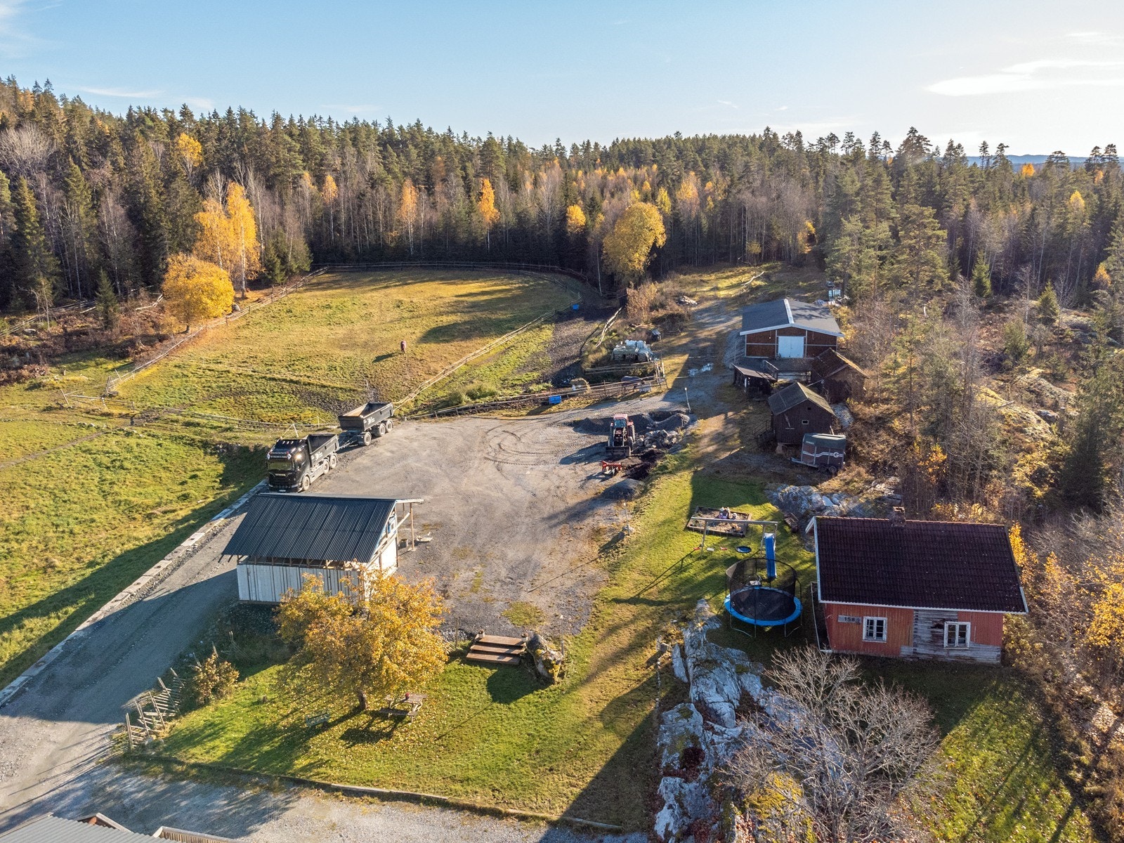 For nevenyttige med småbruksdrøm og hesteinteresse er eiendommen perfekt. Galleribilde
