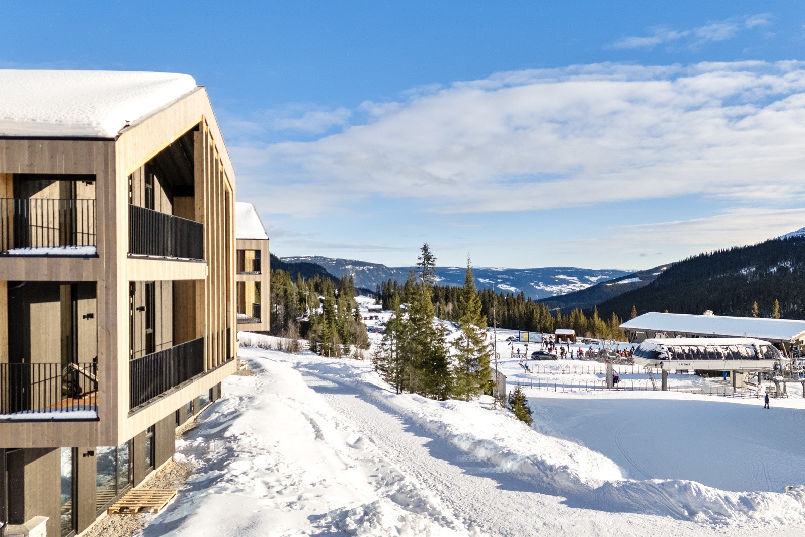 I vinterdrakt. (skigard er satt opp nå i høst) Galleribilde