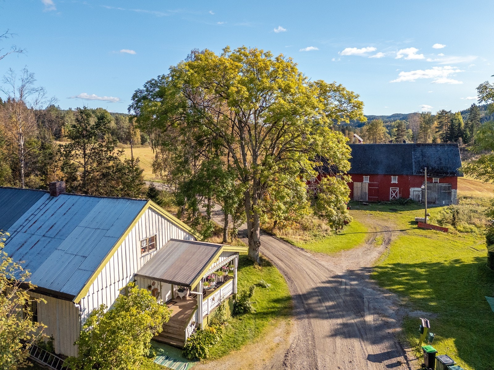 Plasseringen gir fint utsyn over skogen og den landlige idyllen. Galleribilde