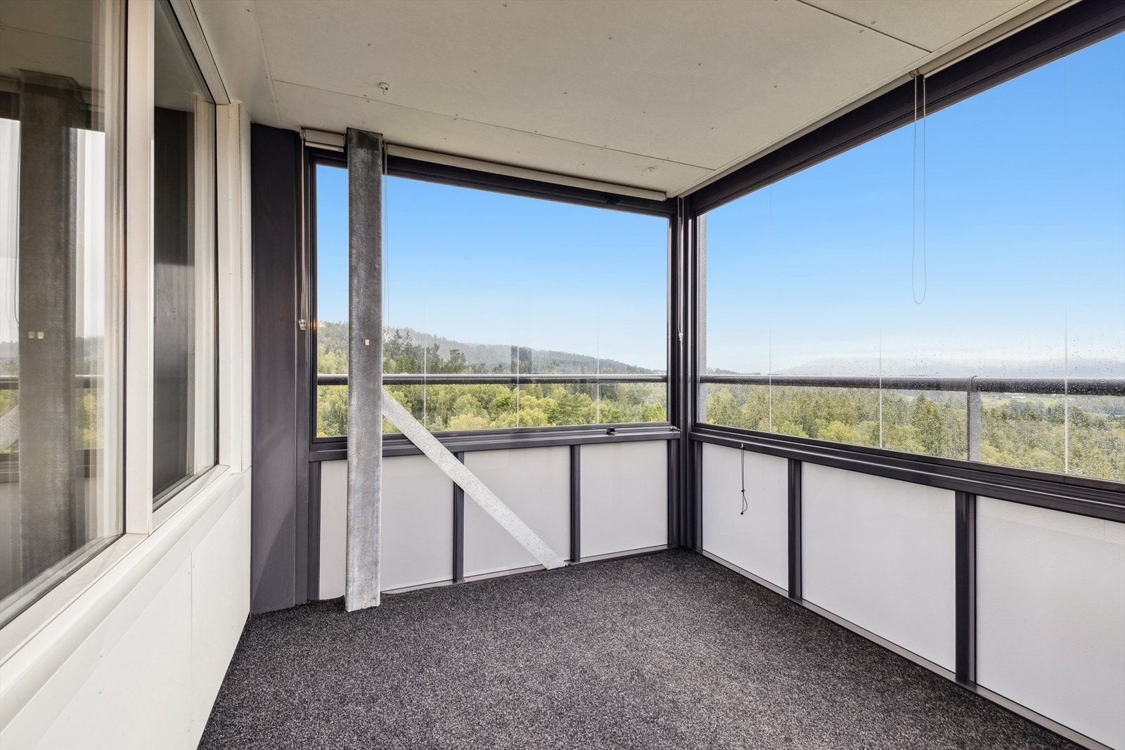 Balkongen har mulighet til å fjerne glasset for å få mer gjennomtrekk på varme dager Galleribilde