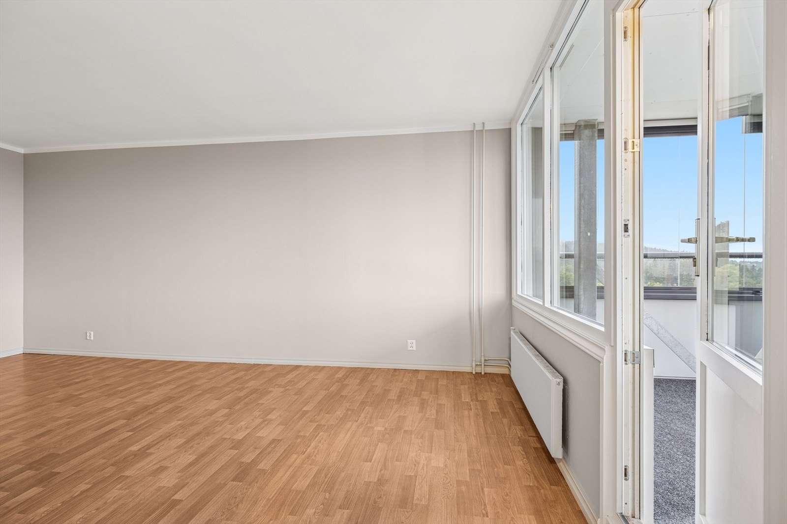 Stuen har radiator som varmer godt Galleribilde