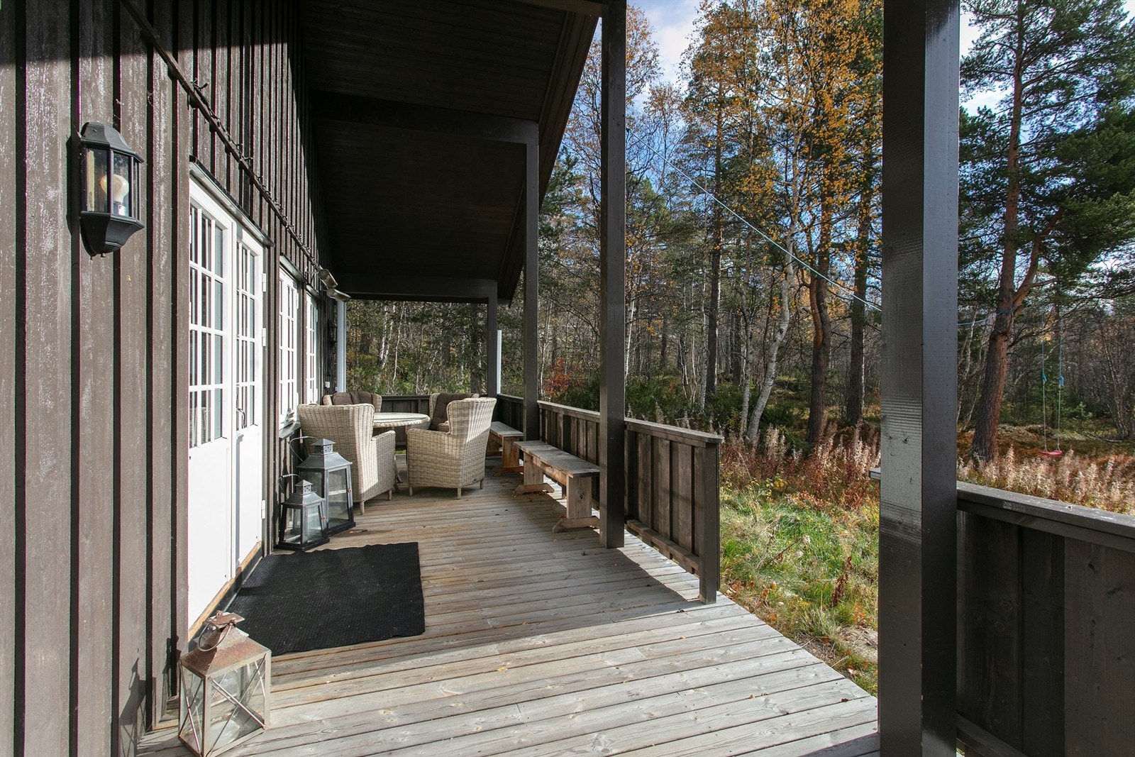 Terrasse med tilkomst til terreng Galleribilde