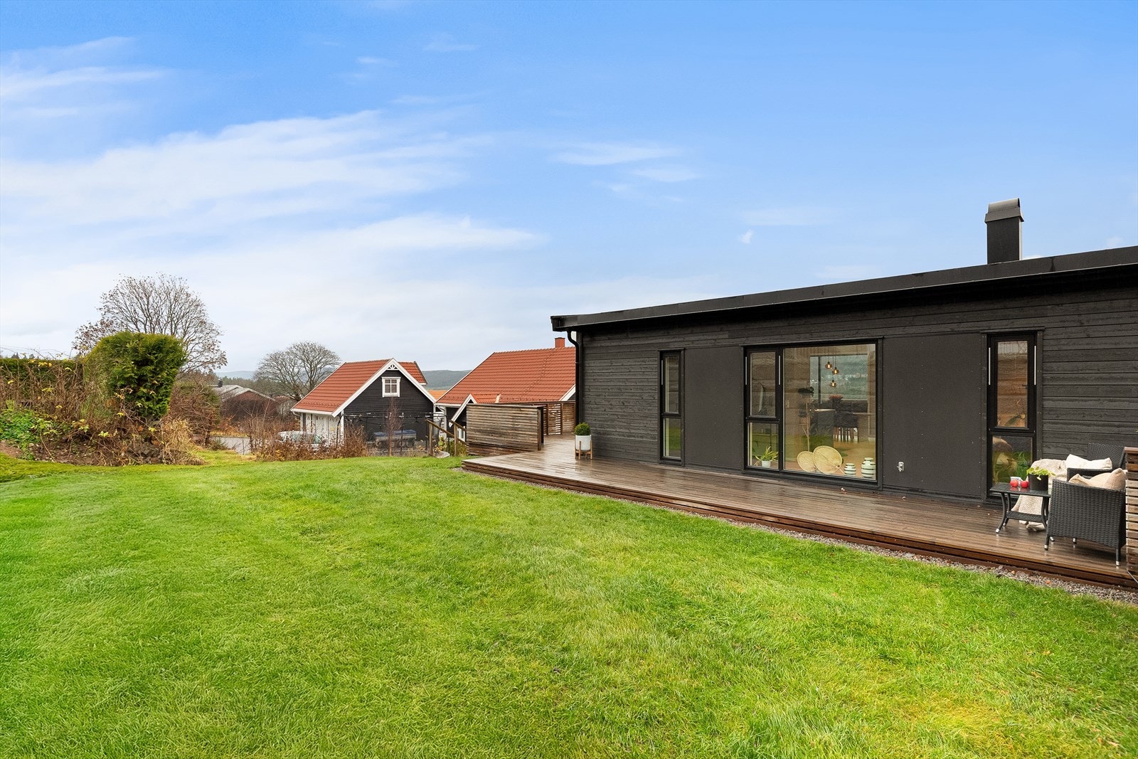 Stor og grønn hage! Galleribilde