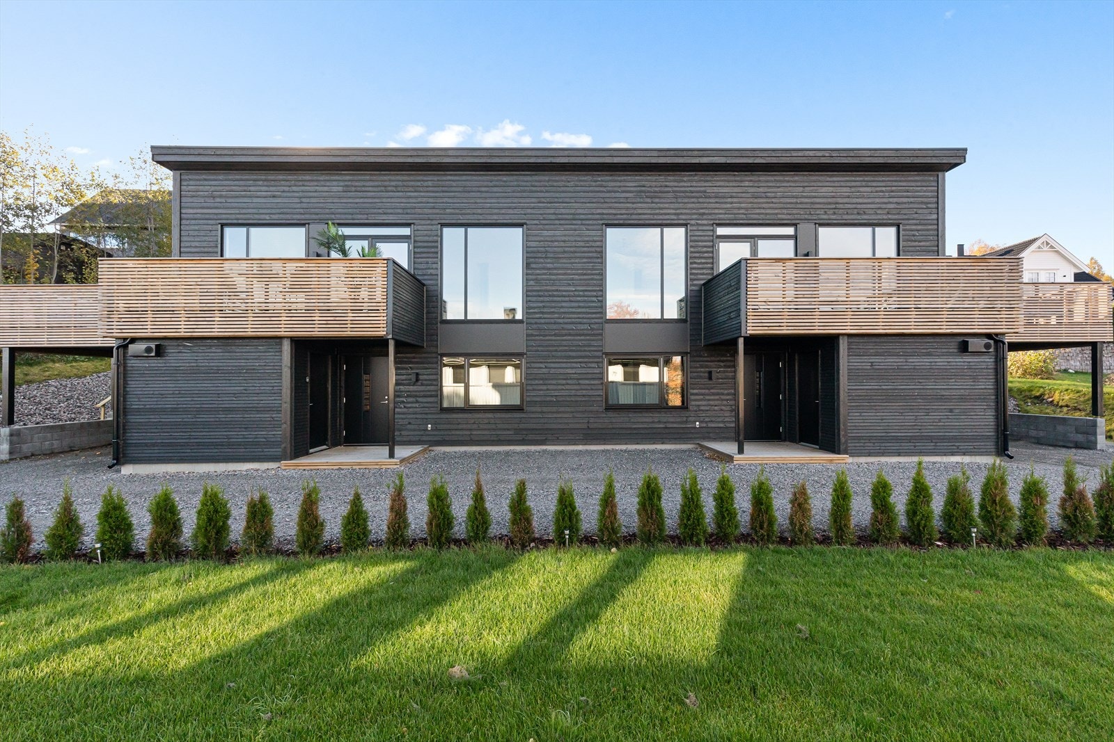 Lekker funkisbolig med god takhøyde, store vindusflater og flotte materialvalg! Galleribilde