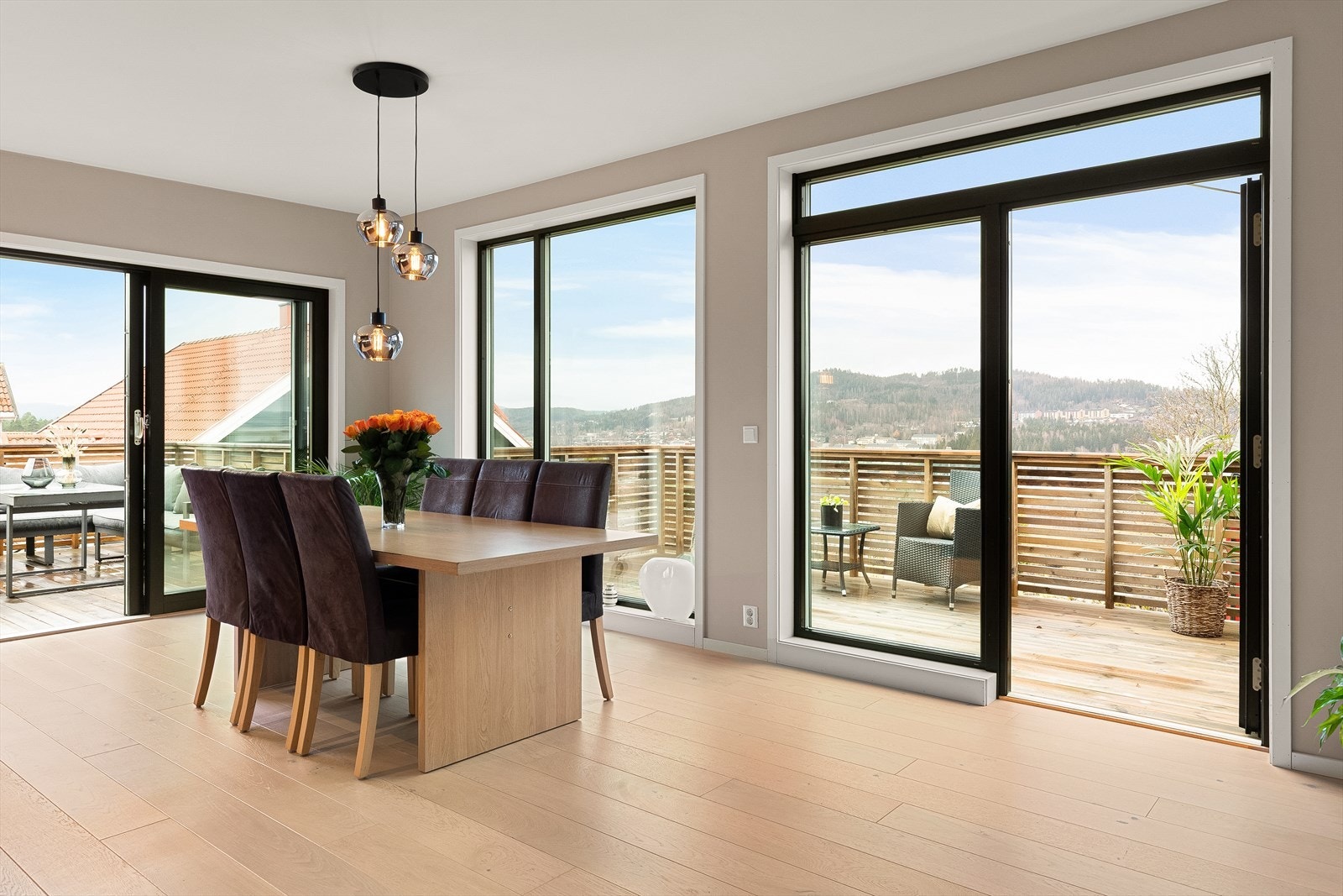 Boligen er levert av Nordbohus med utbyggergaranti frem til 2027! Galleribilde