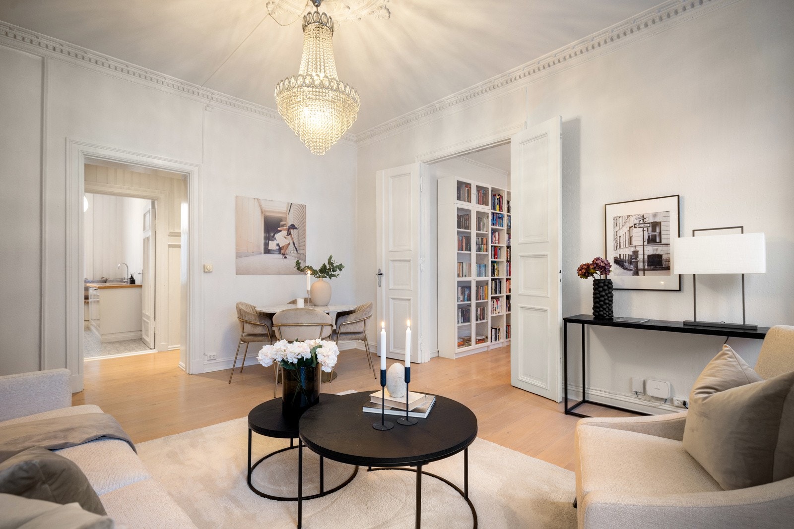 Stuen er et innbydende oppholdsrom Galleribilde