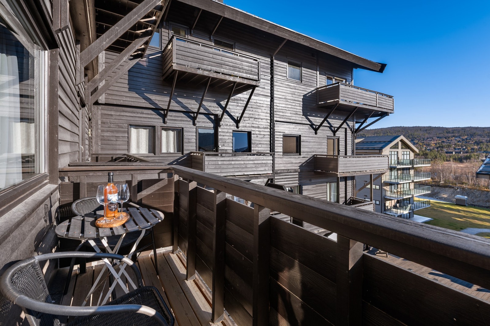 Nyt formiddagssolen fra terrassen Galleribilde