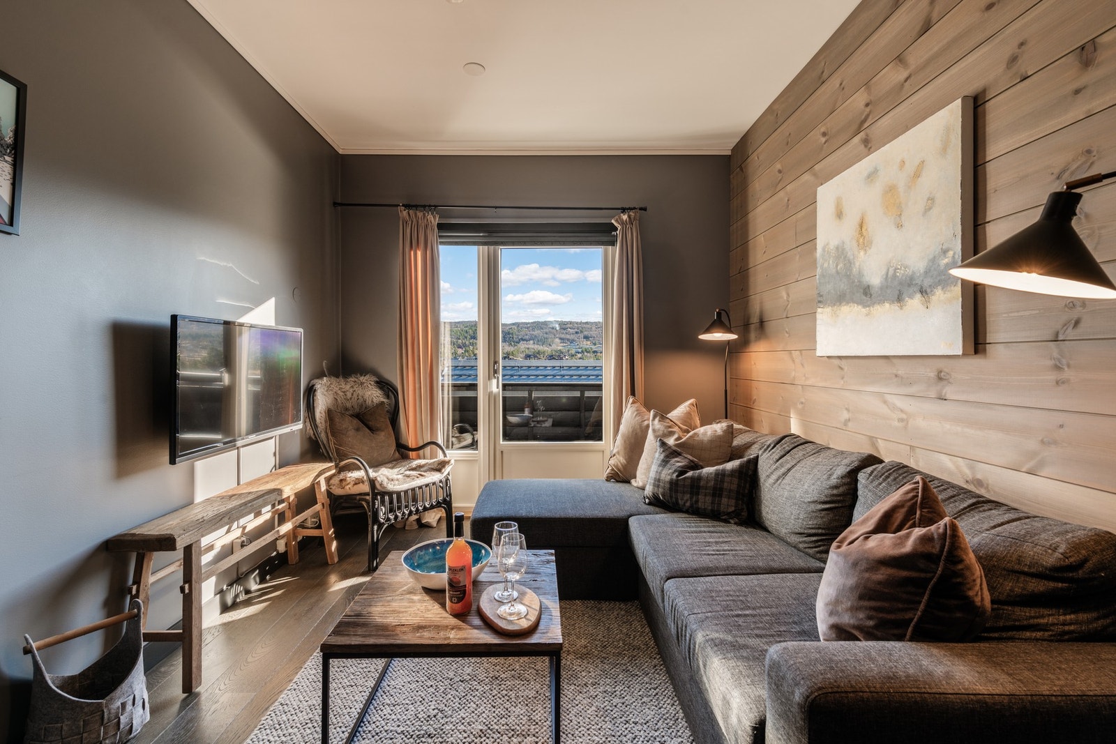 Koselig stue med utgang til terrasse Galleribilde