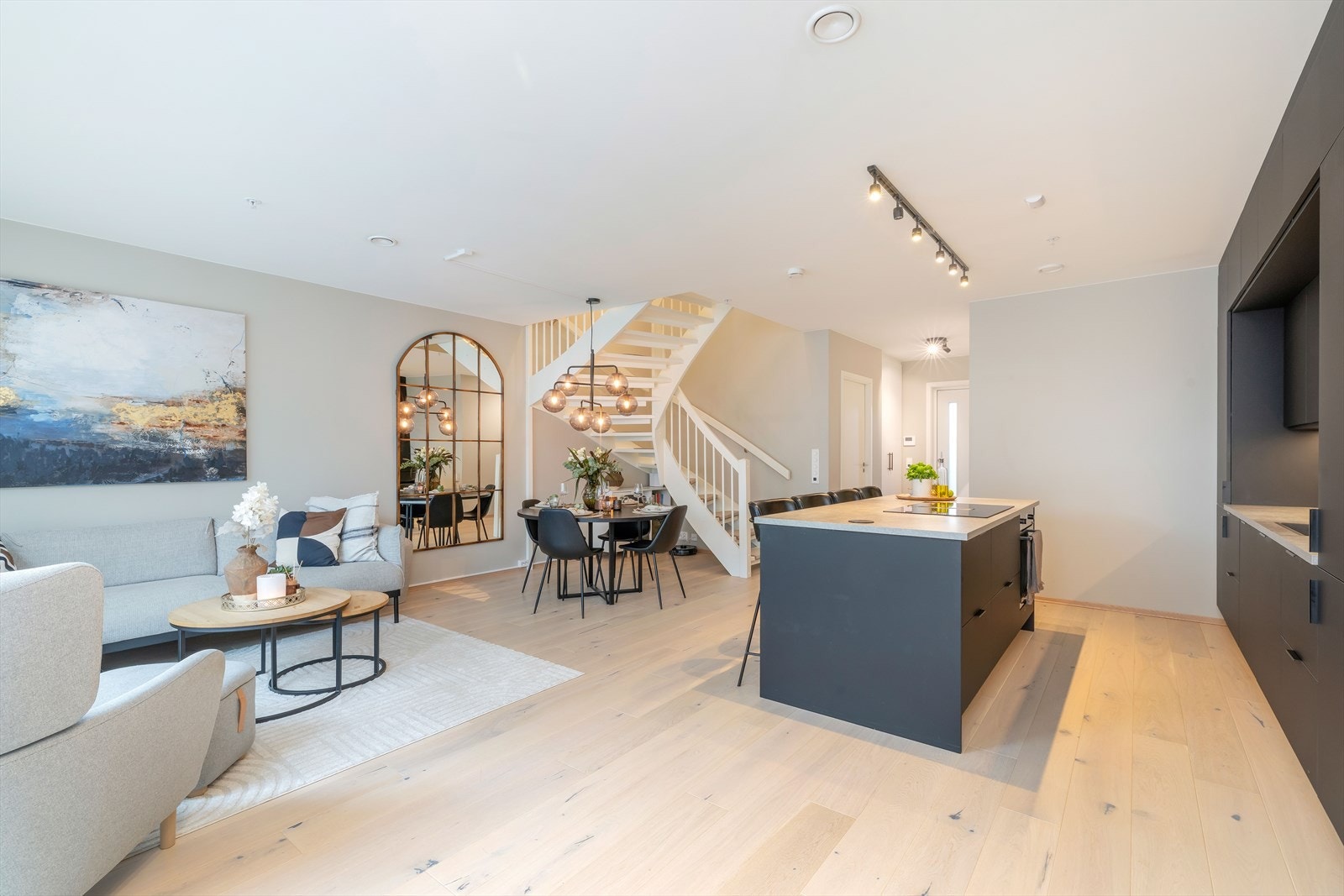 Stue og kjøkken. Galleribilde