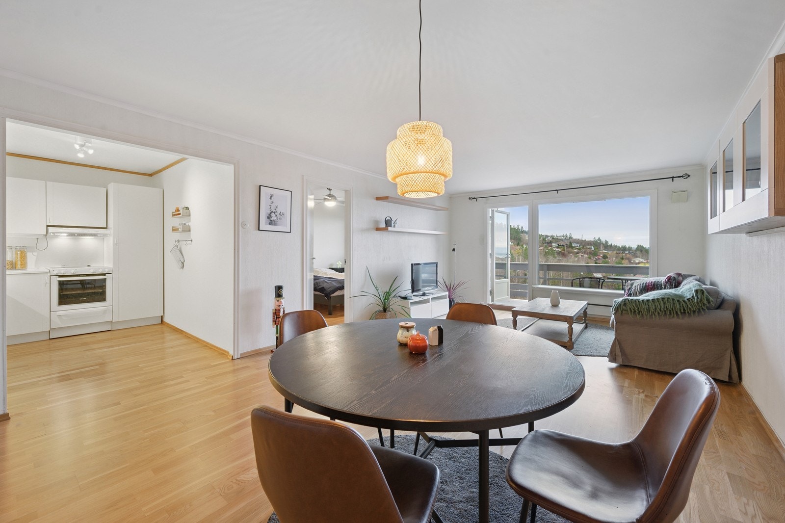 Stor stue. Møbler følger. Galleribilde