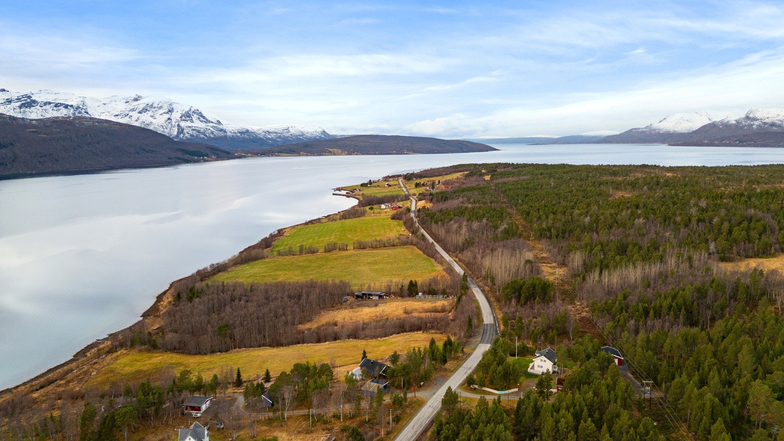 Ca. 1,5 times kjøretur fra Tromsø.