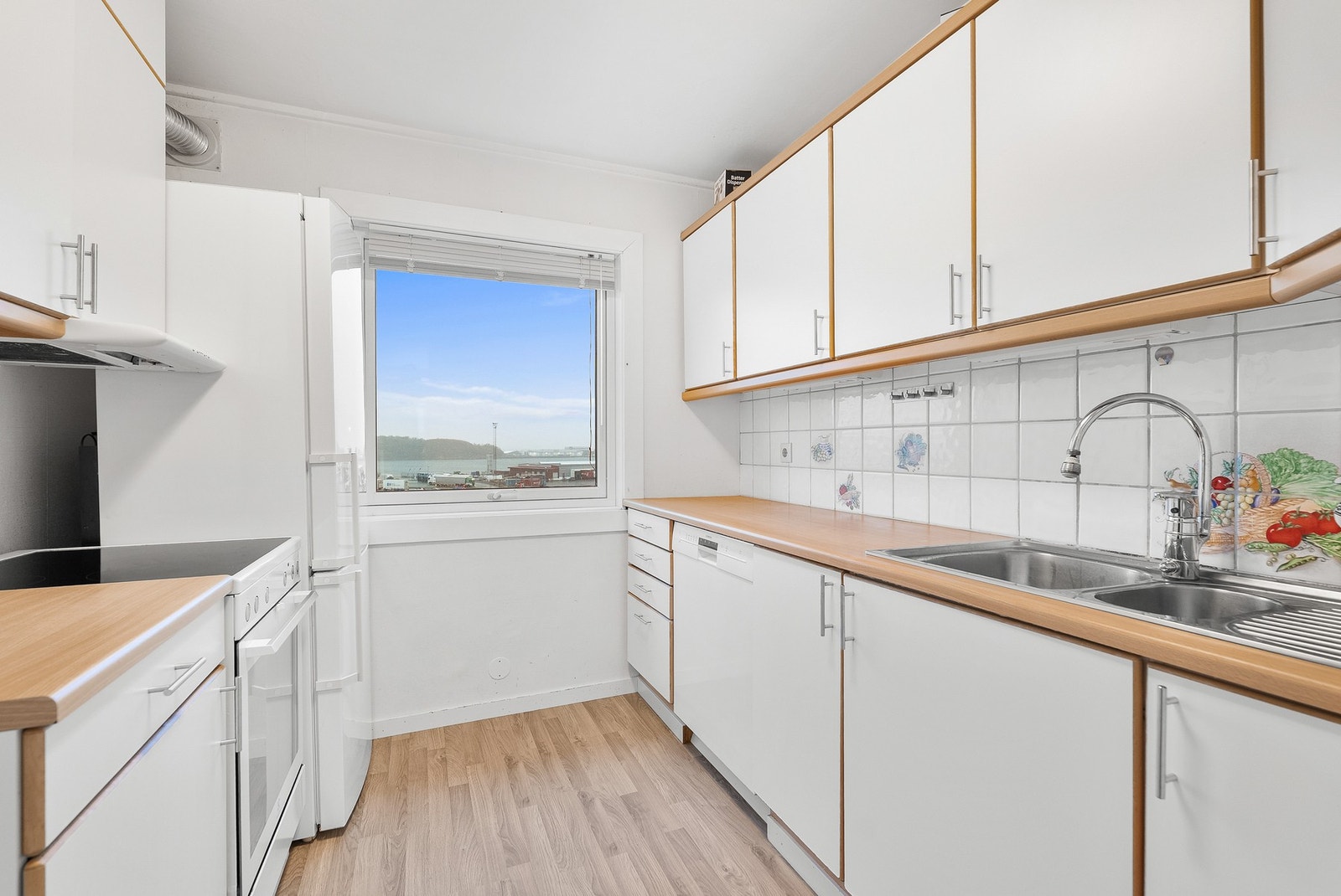 Oppvaskmaskin og komfyr kan følge med. Galleribilde