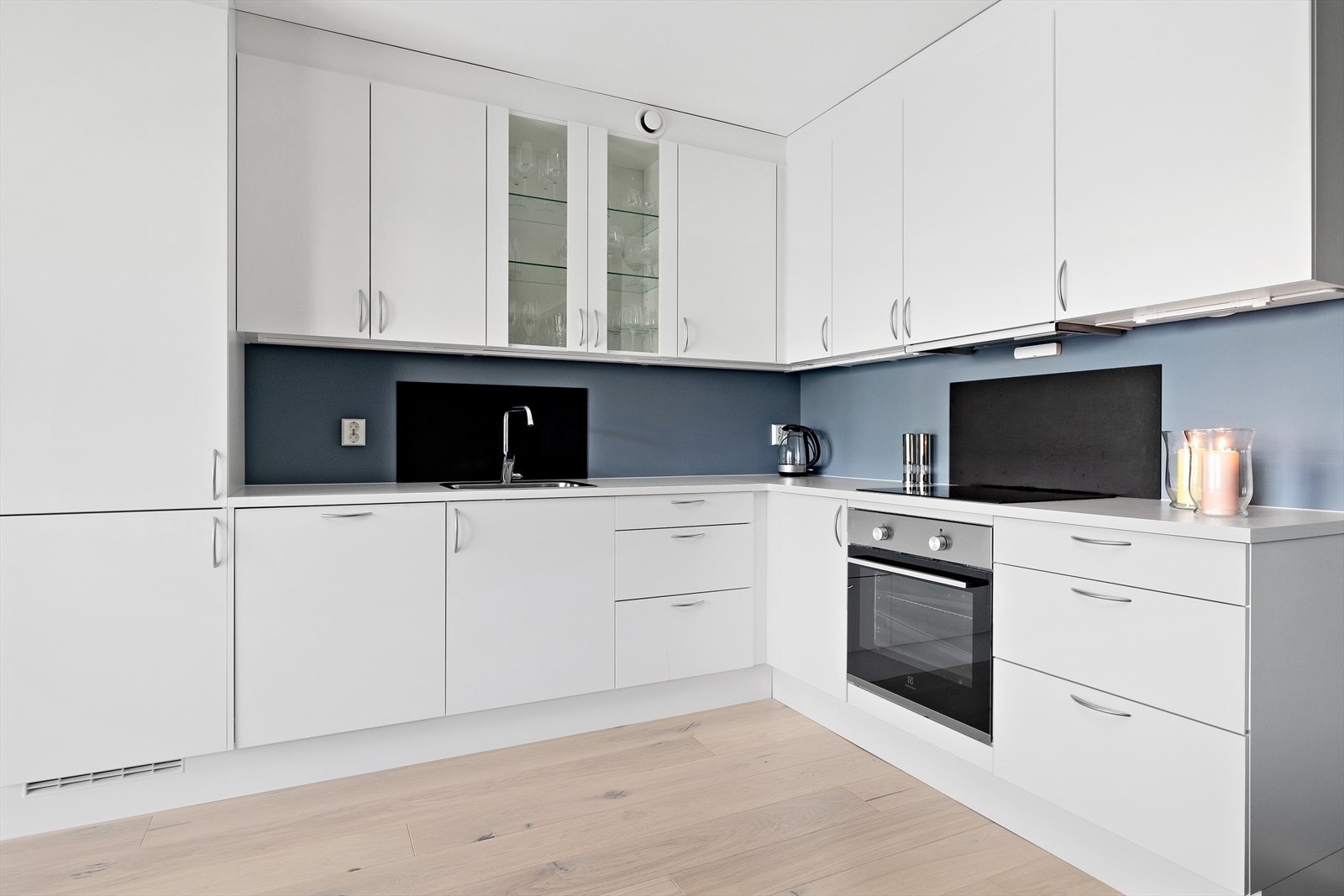 Godt med skap og benkplass. Galleribilde