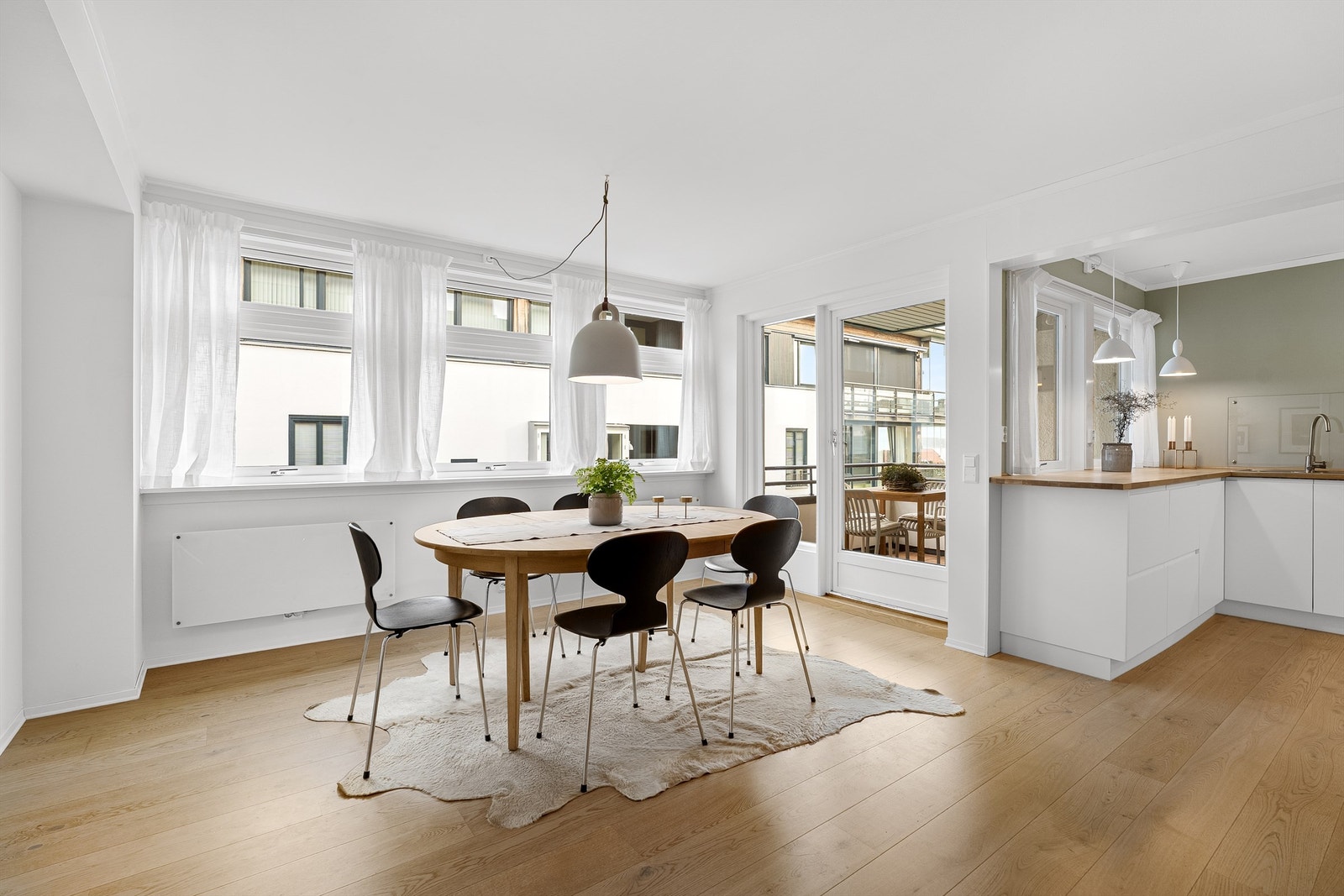 Stuen har mange muligheter for å innrede etter ønske/behov med 1 eller 2 soverom, tv-stue i eget rom eller i stuen med åpen kjøkkenløsning og spiseplass Galleribilde